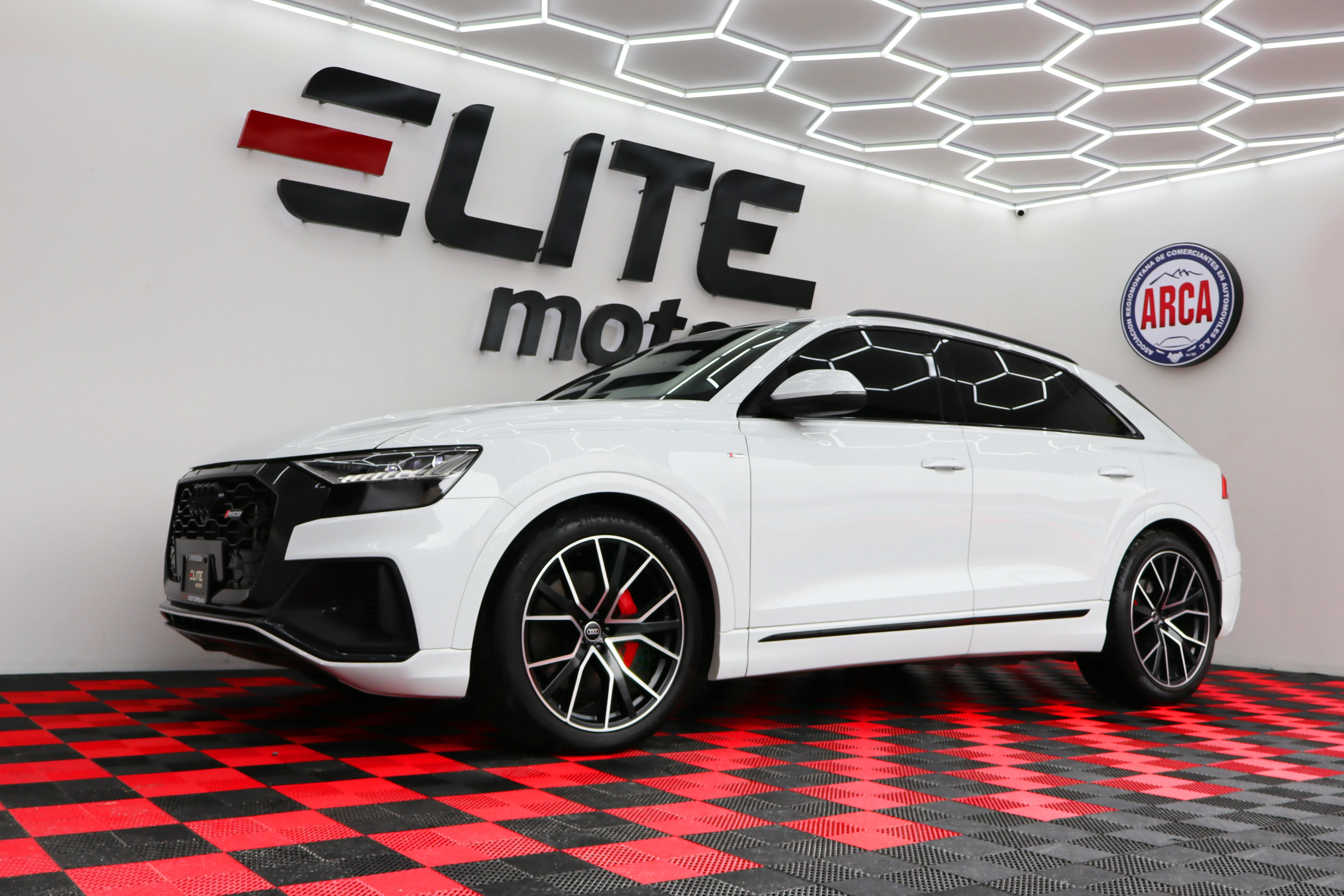 Audi Q8 S-Line 2023