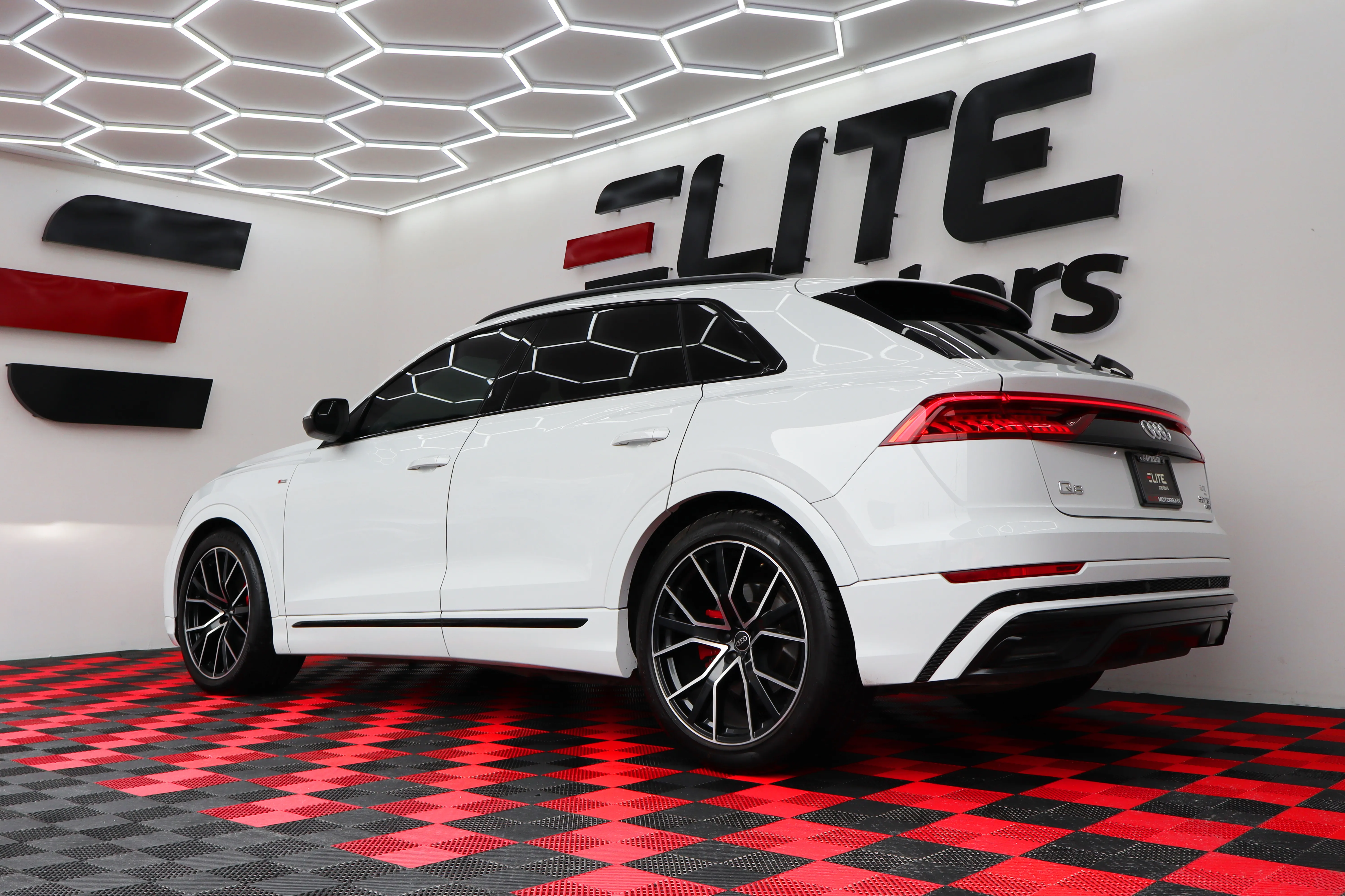 Audi Q8 S-Line 2023