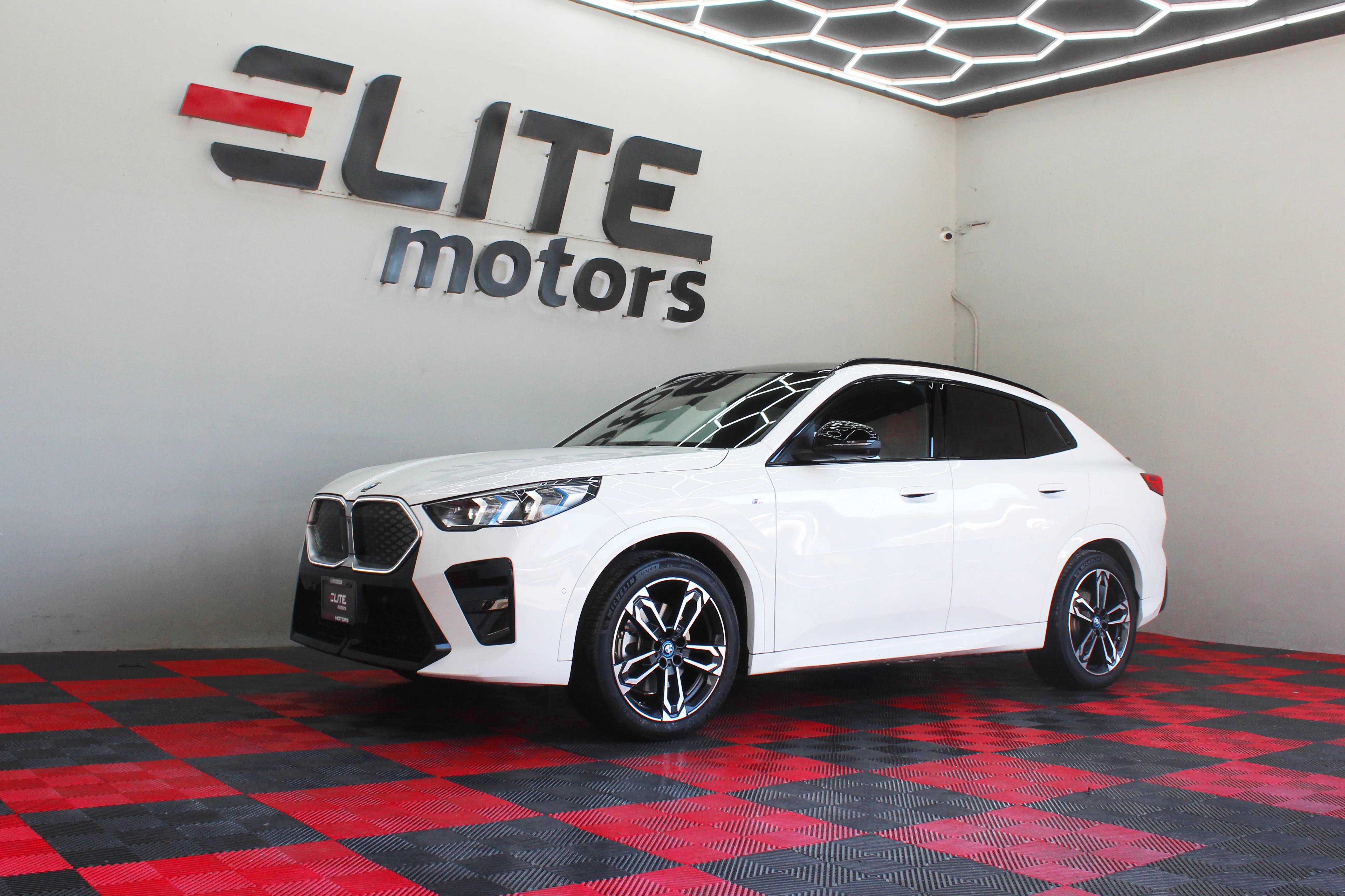BMW iX2 xDrive 30 2025