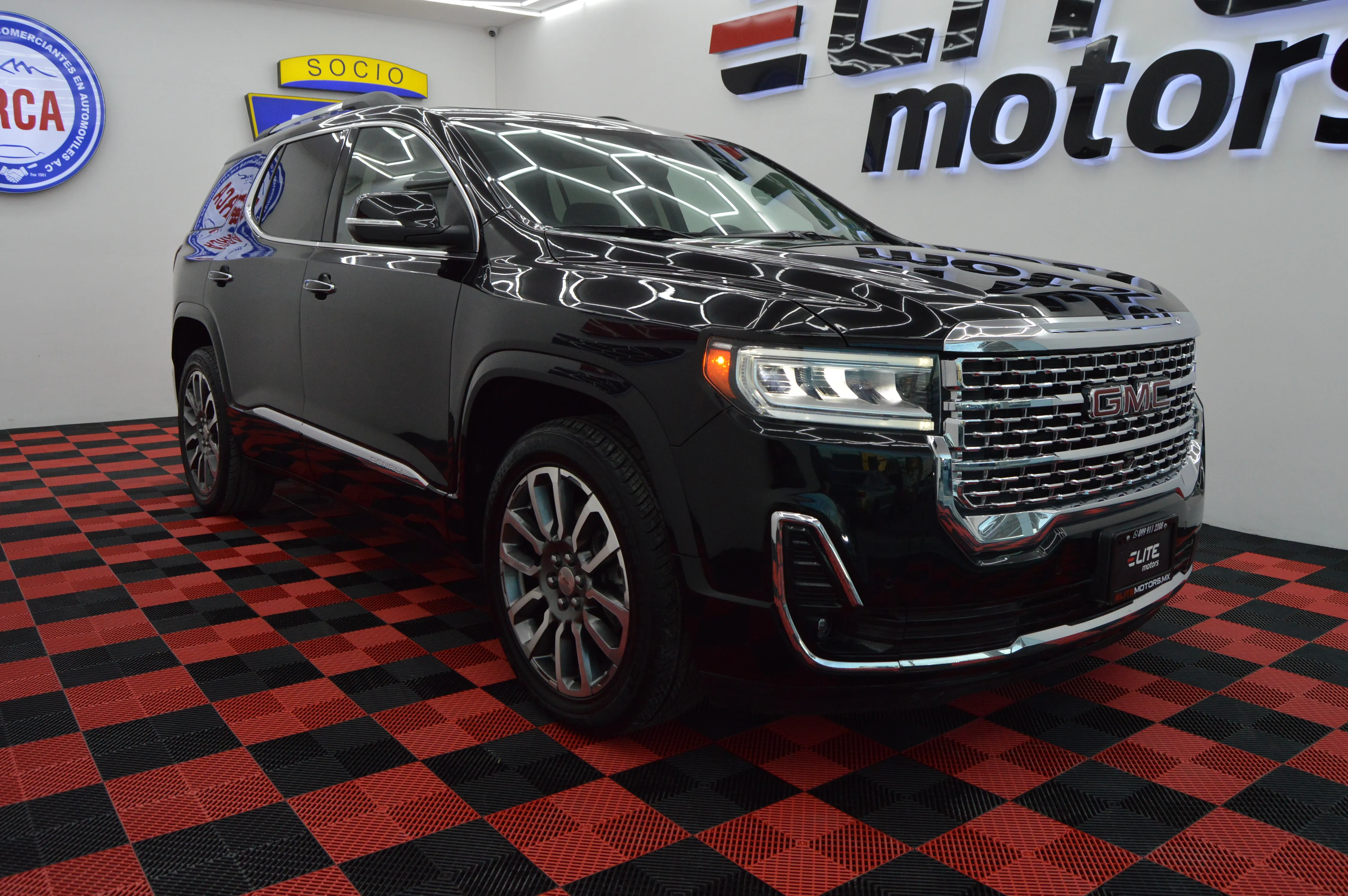 GMC Acadia Denali 2023