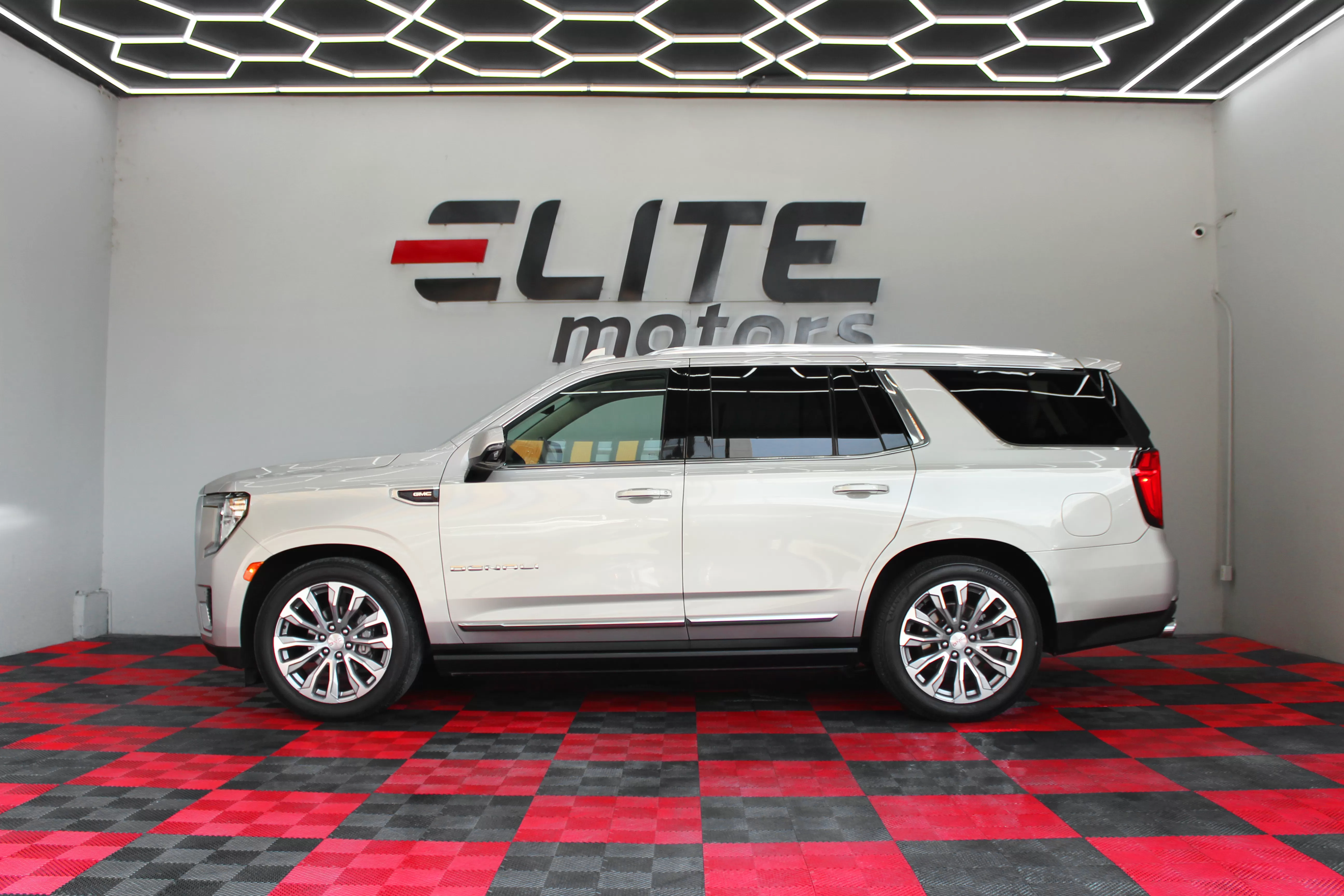 GMC Yukon Denali 2021