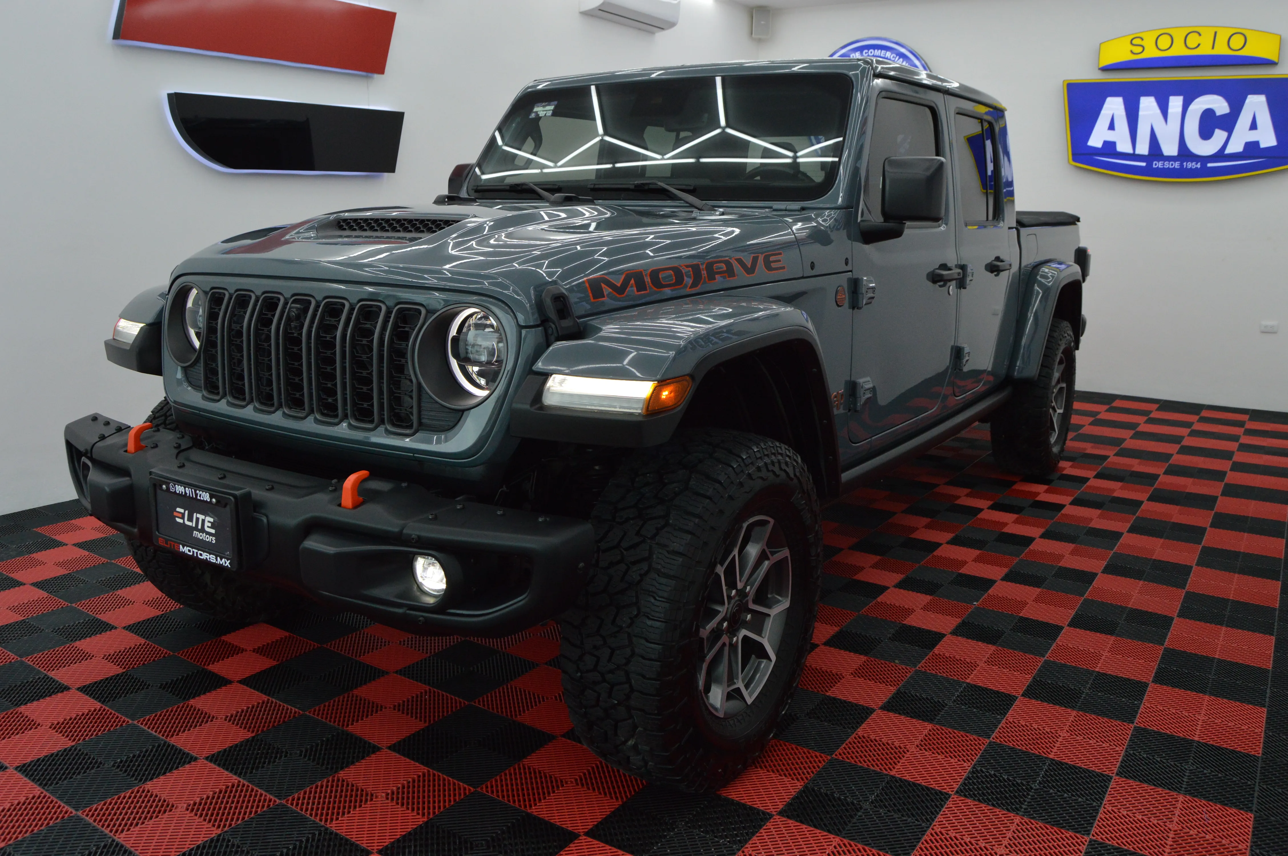 Jeep JT Mojave 2024