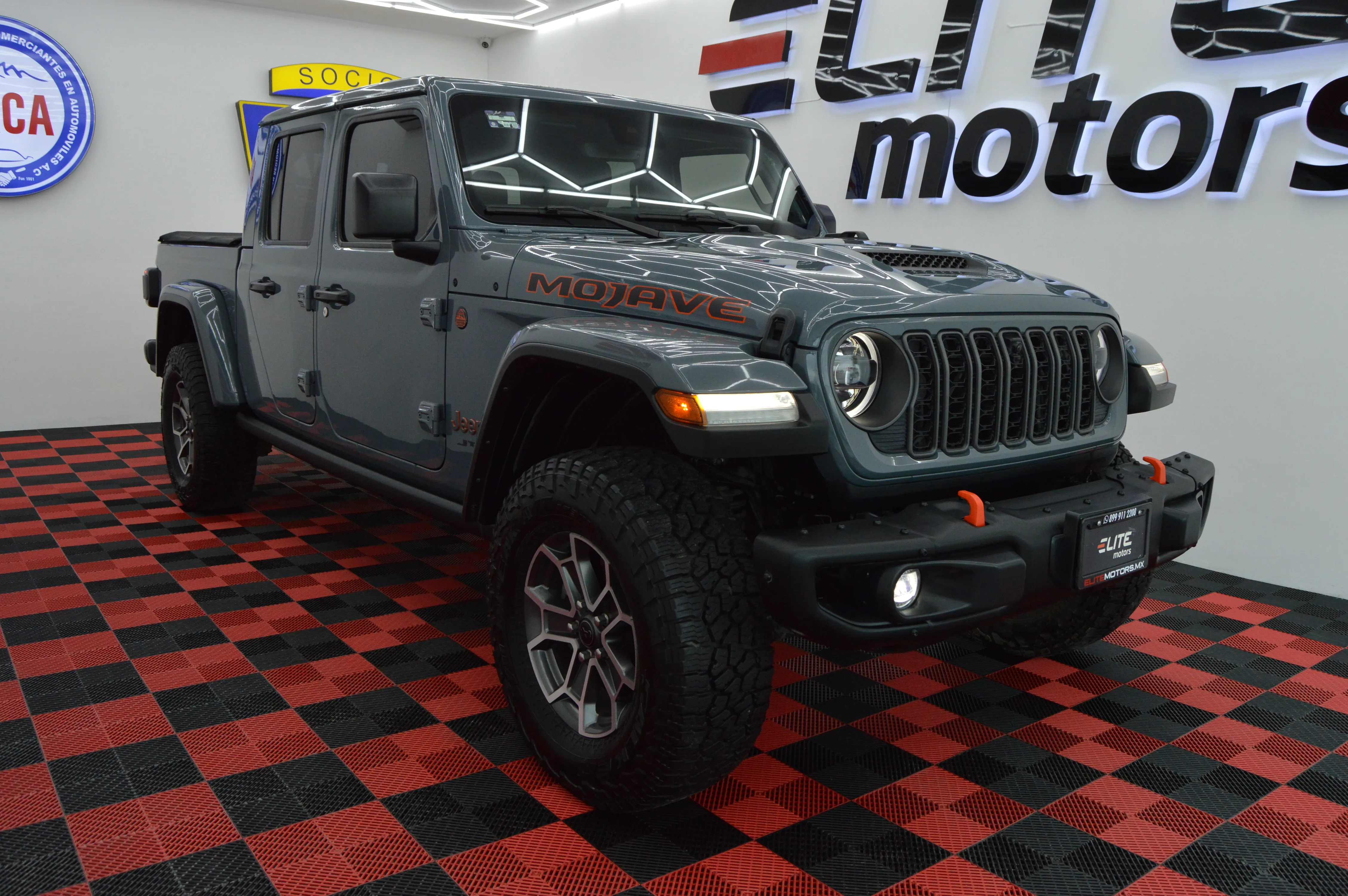 Jeep JT Mojave 2024