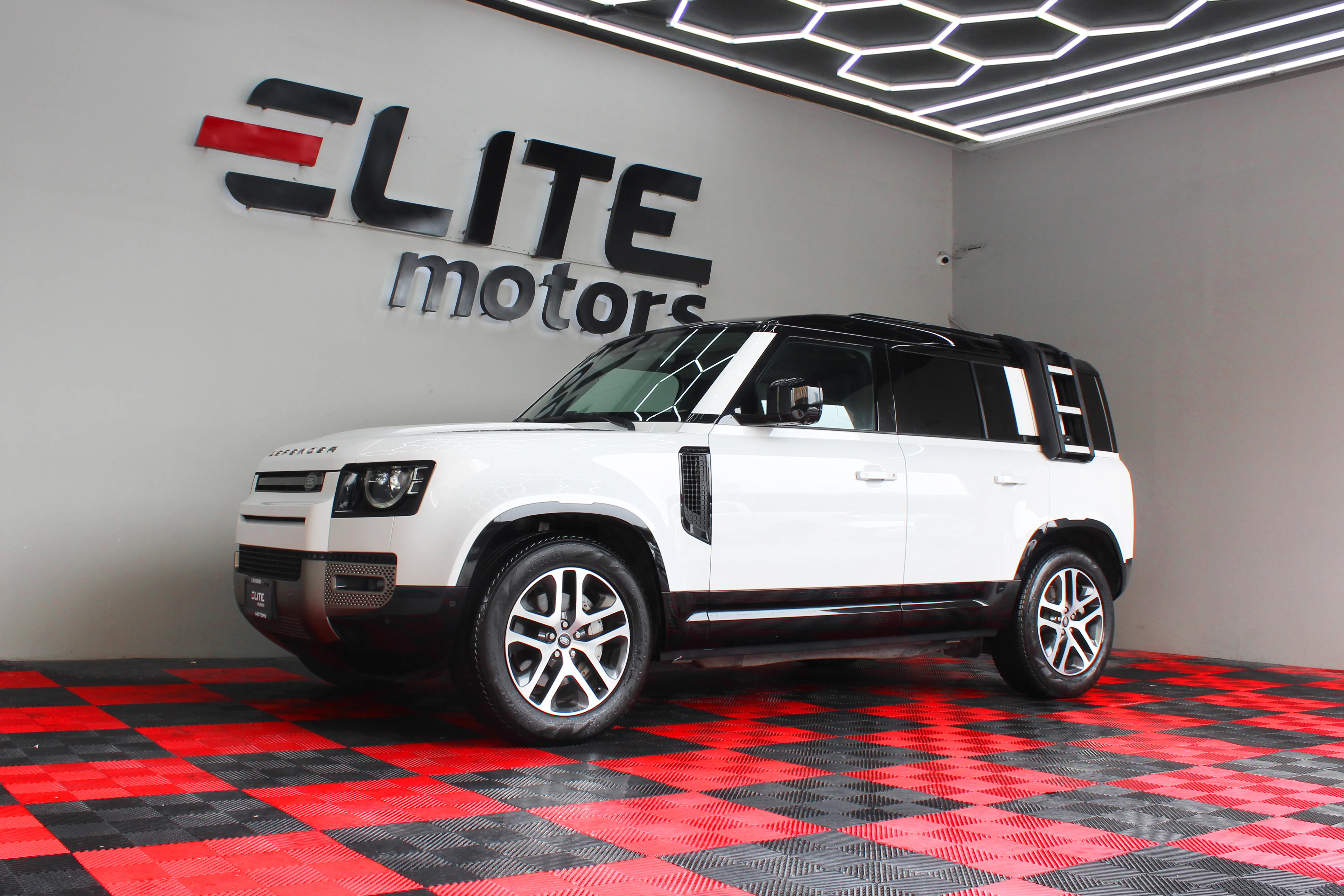 Land Rover Defender 130 Dynamic 2024