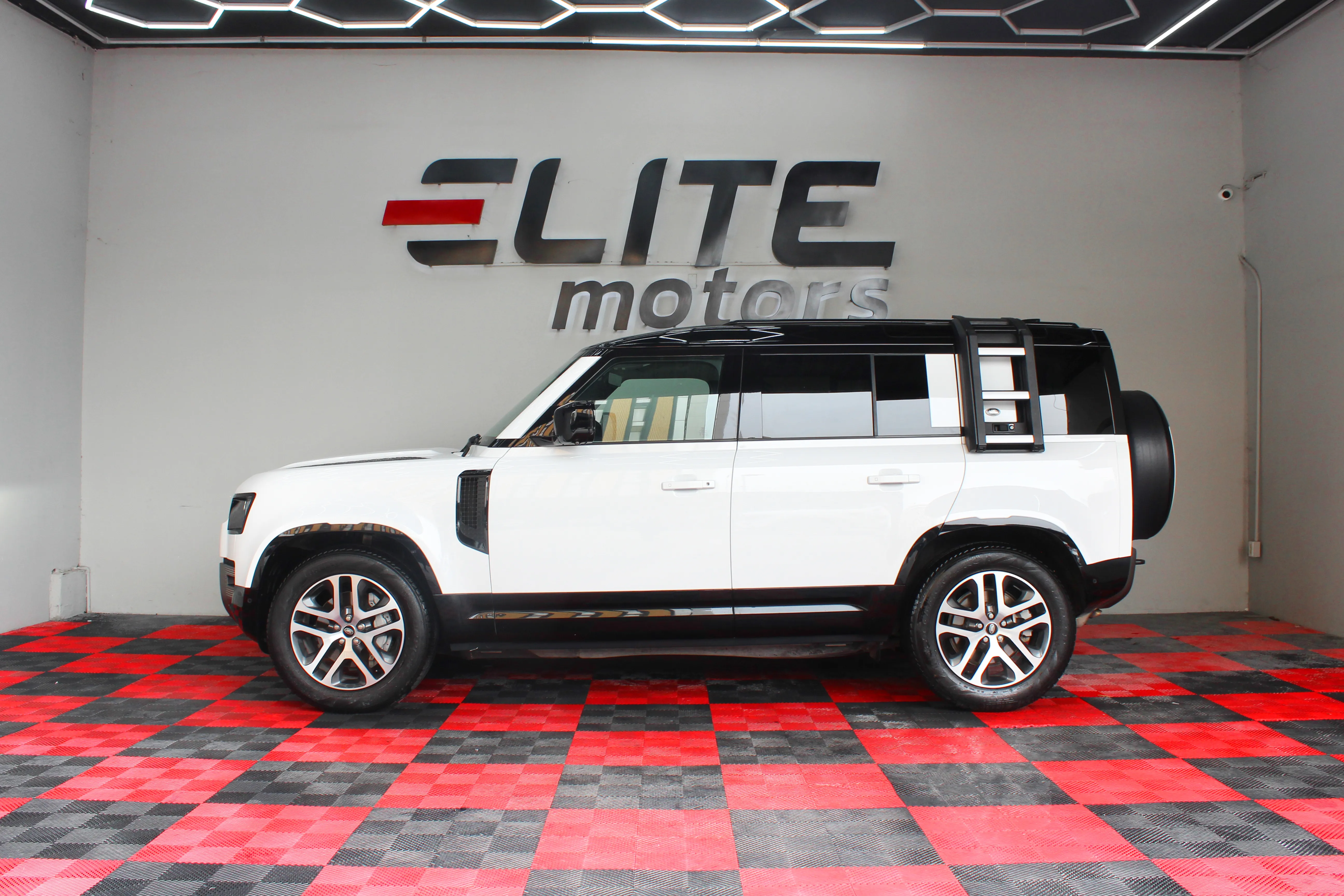 Land Rover Defender 130 Dynamic 2024