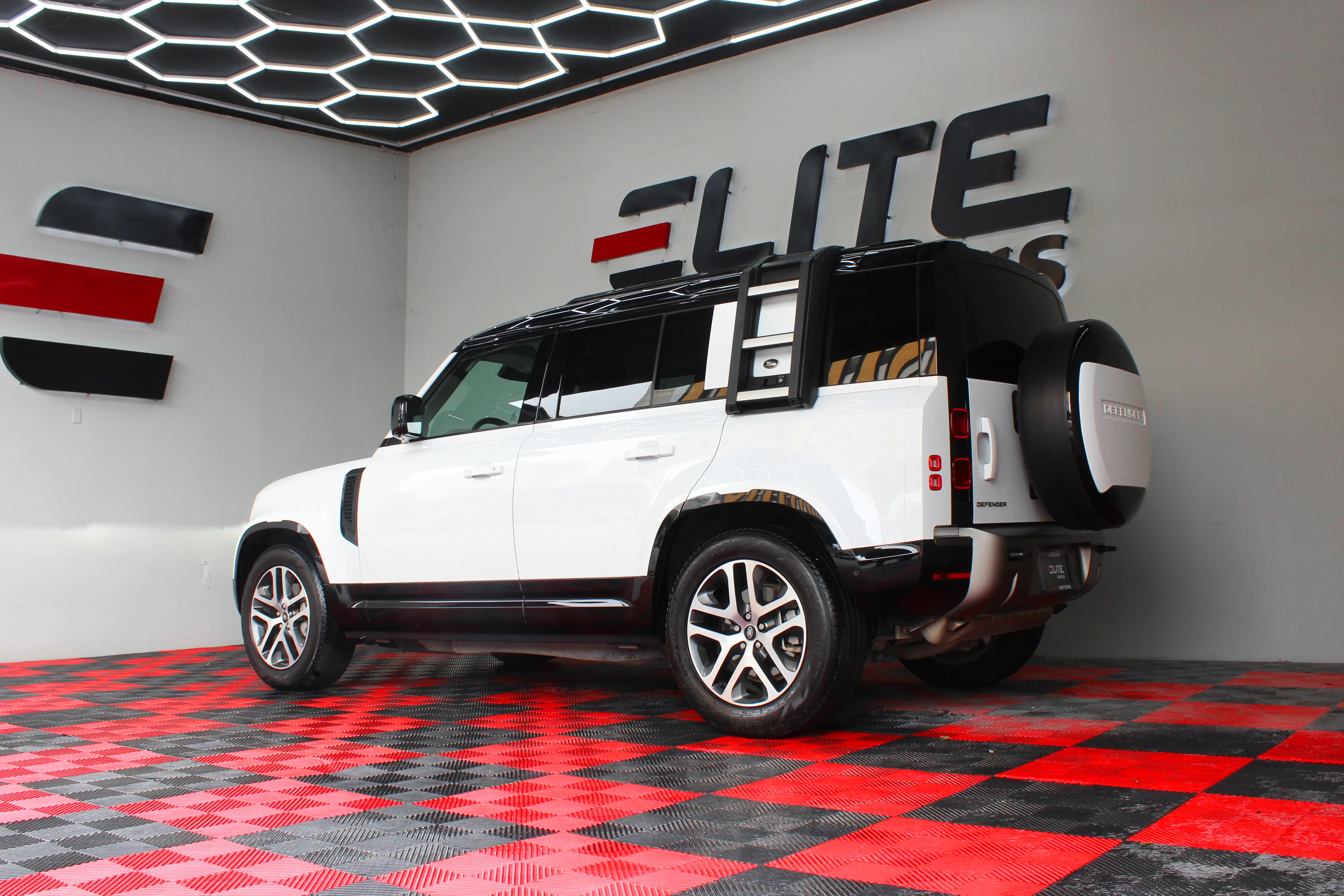 Land Rover Defender 130 Dynamic 2024