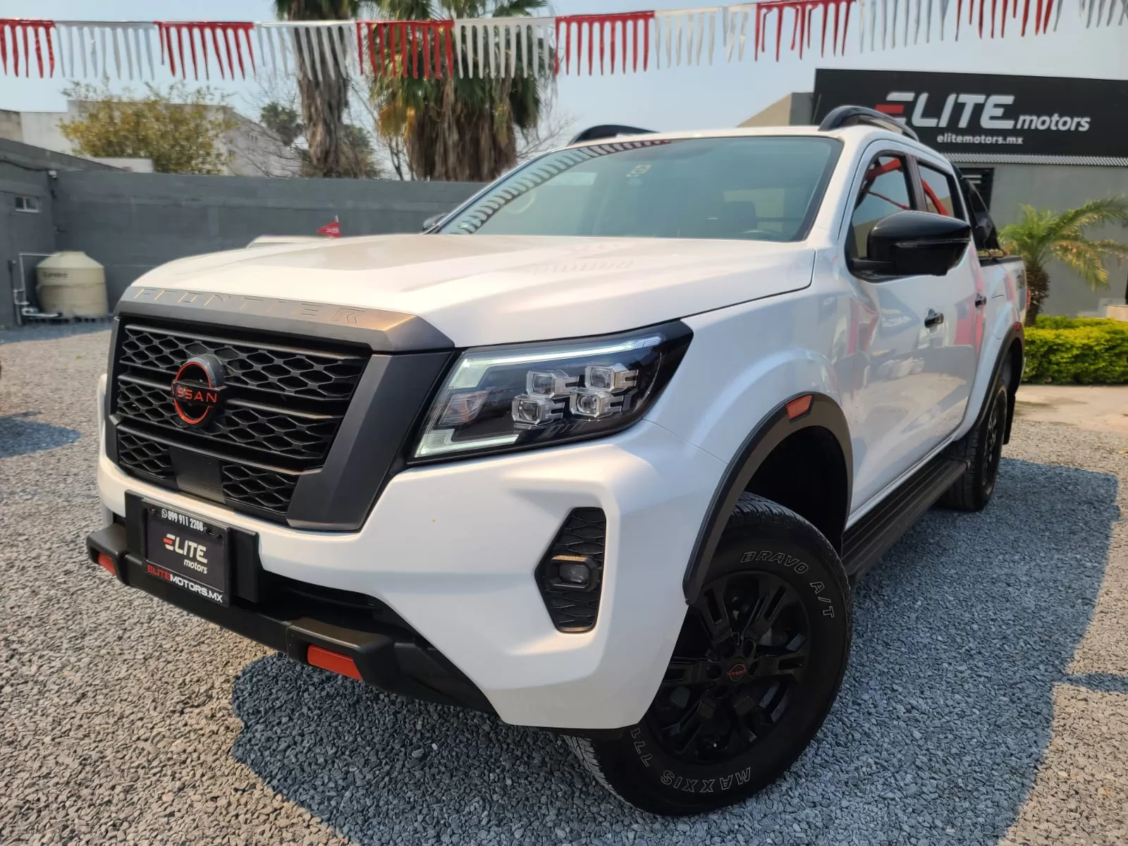 Nissan Frontier PRO-4X v6 2023