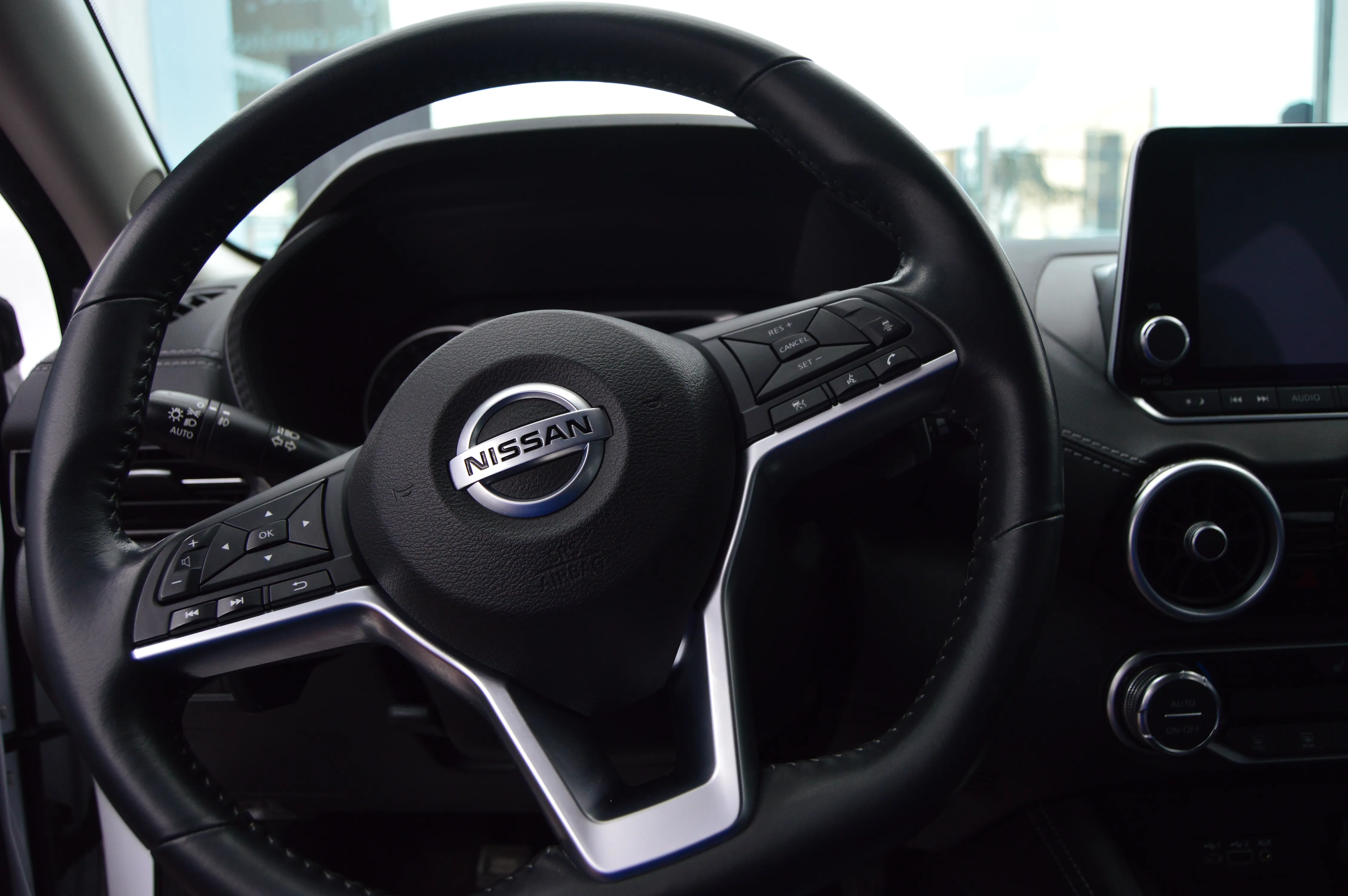 Nissan SENTRA SR PLATINUM CVT 2023