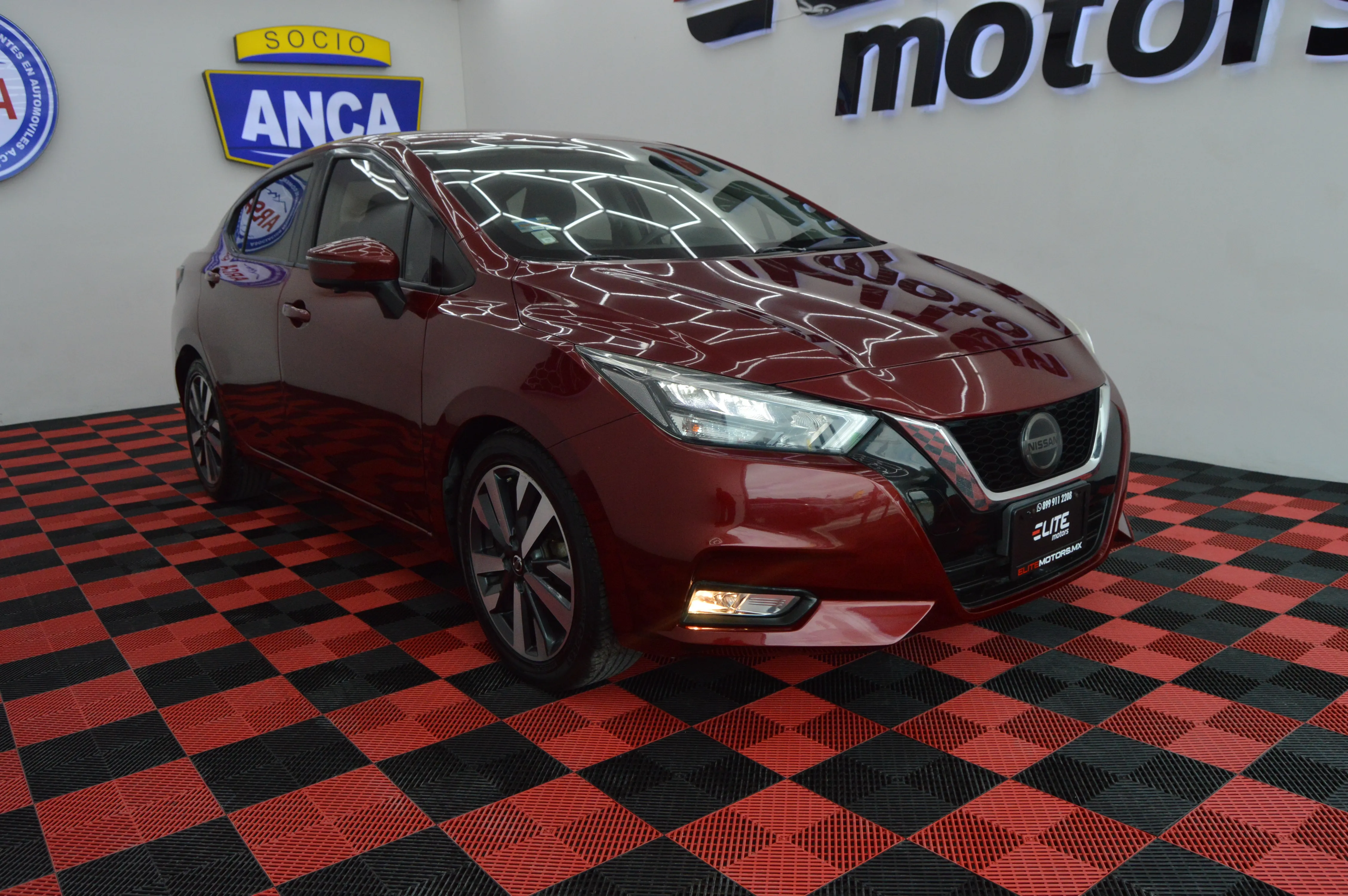 Nissan Versa Platinum CVT 2020