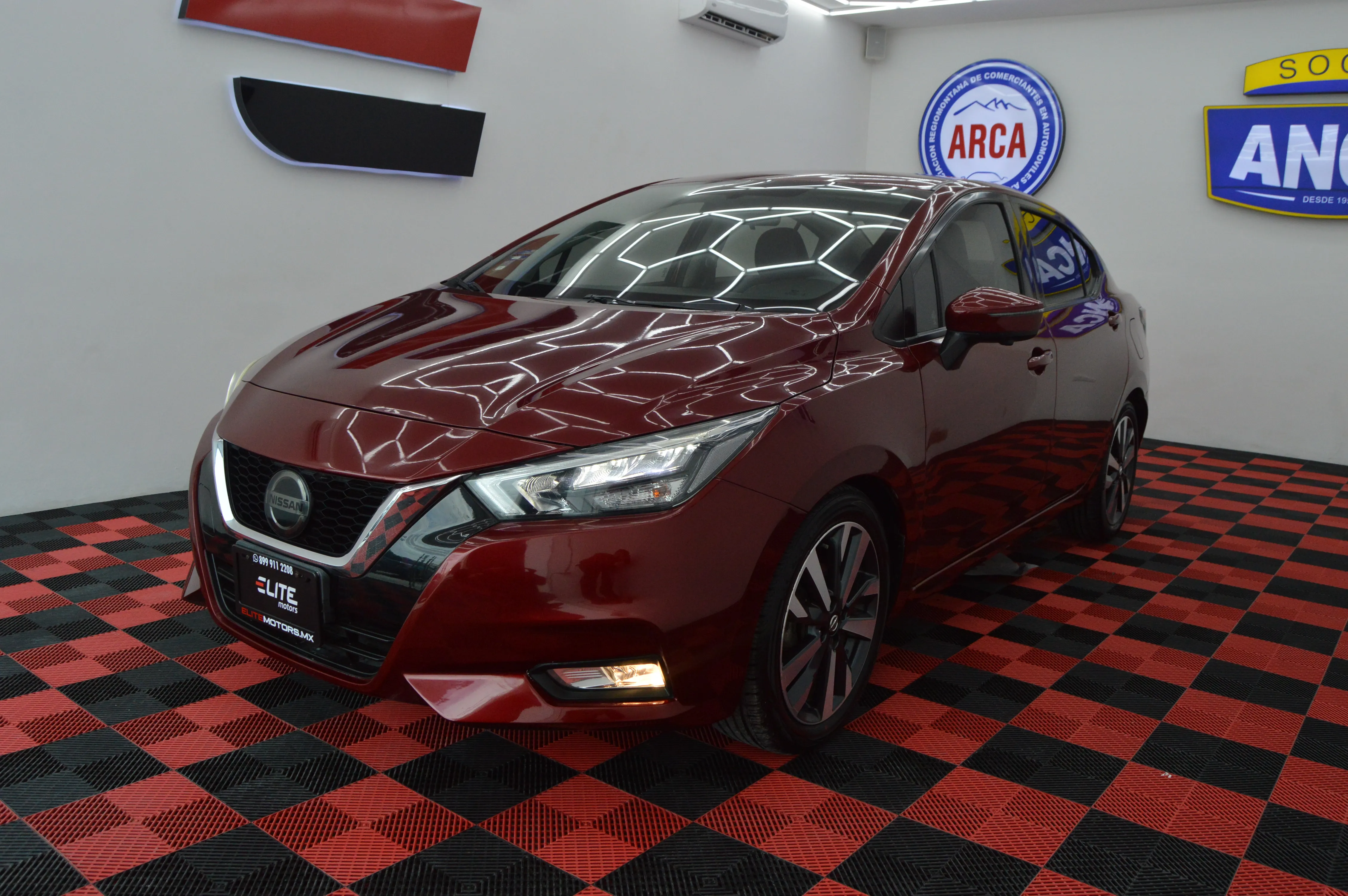 Nissan Versa Platinum CVT 2020