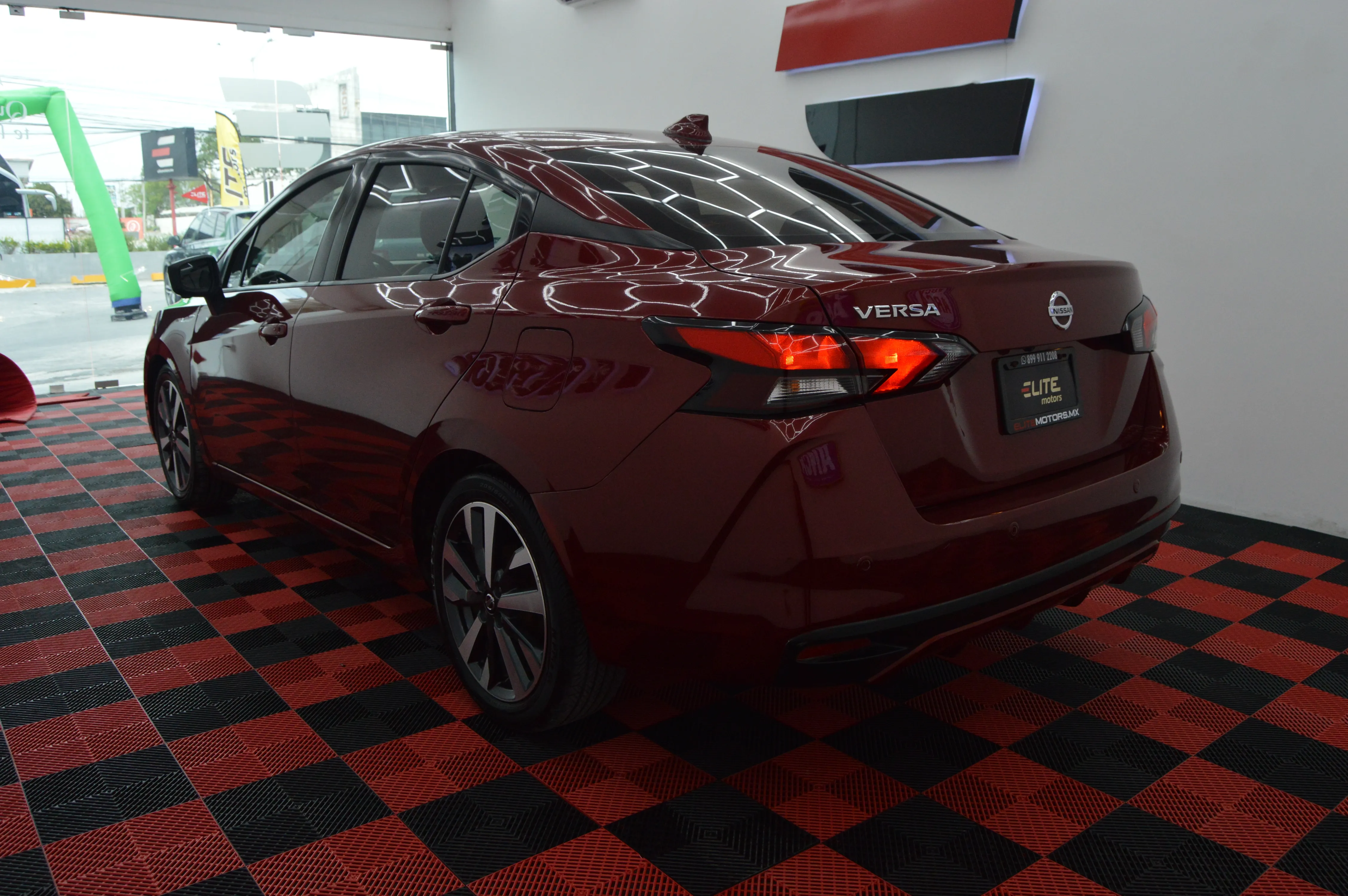 Nissan Versa Platinum CVT 2020