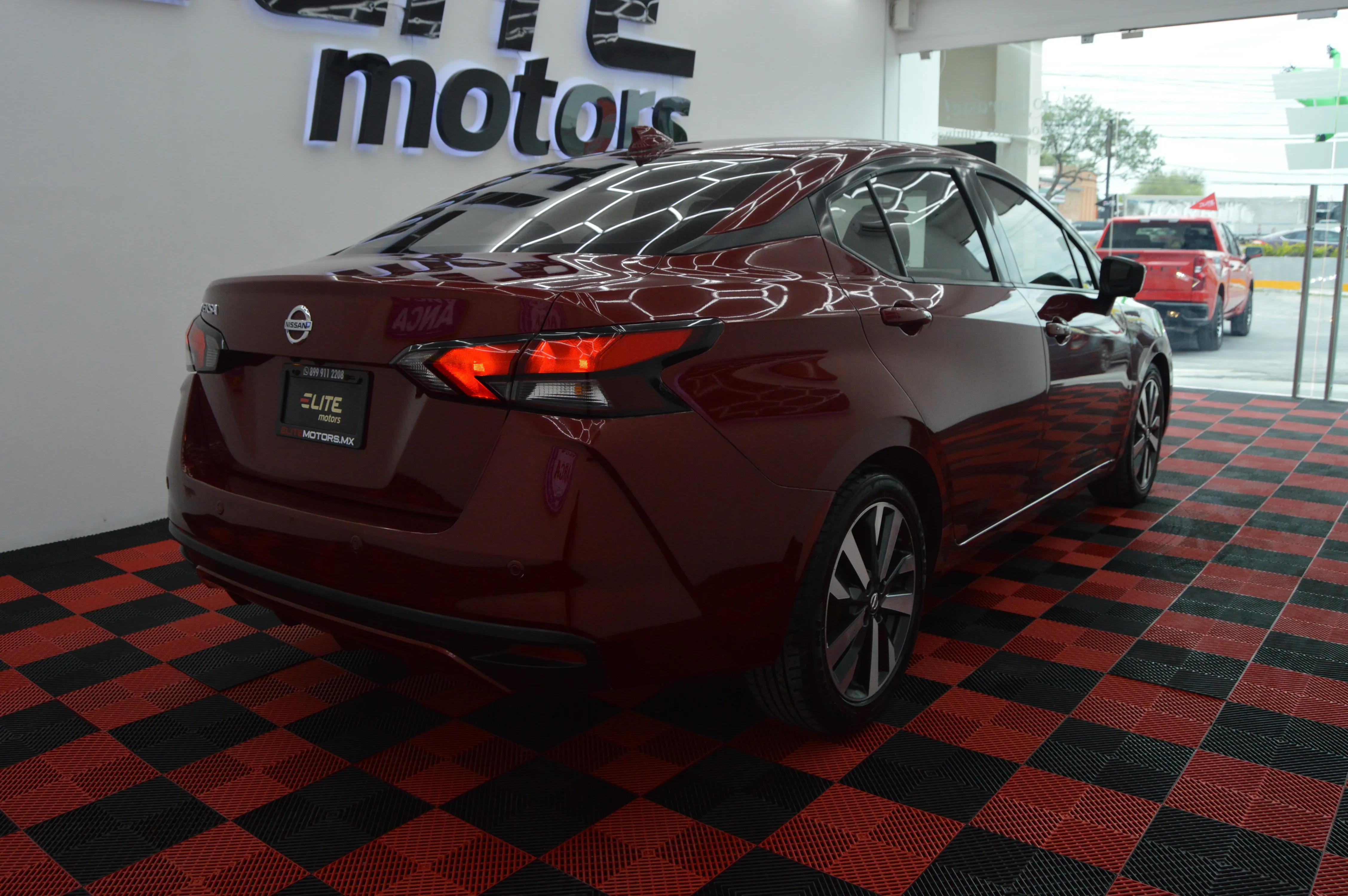 Nissan Versa Platinum CVT 2020