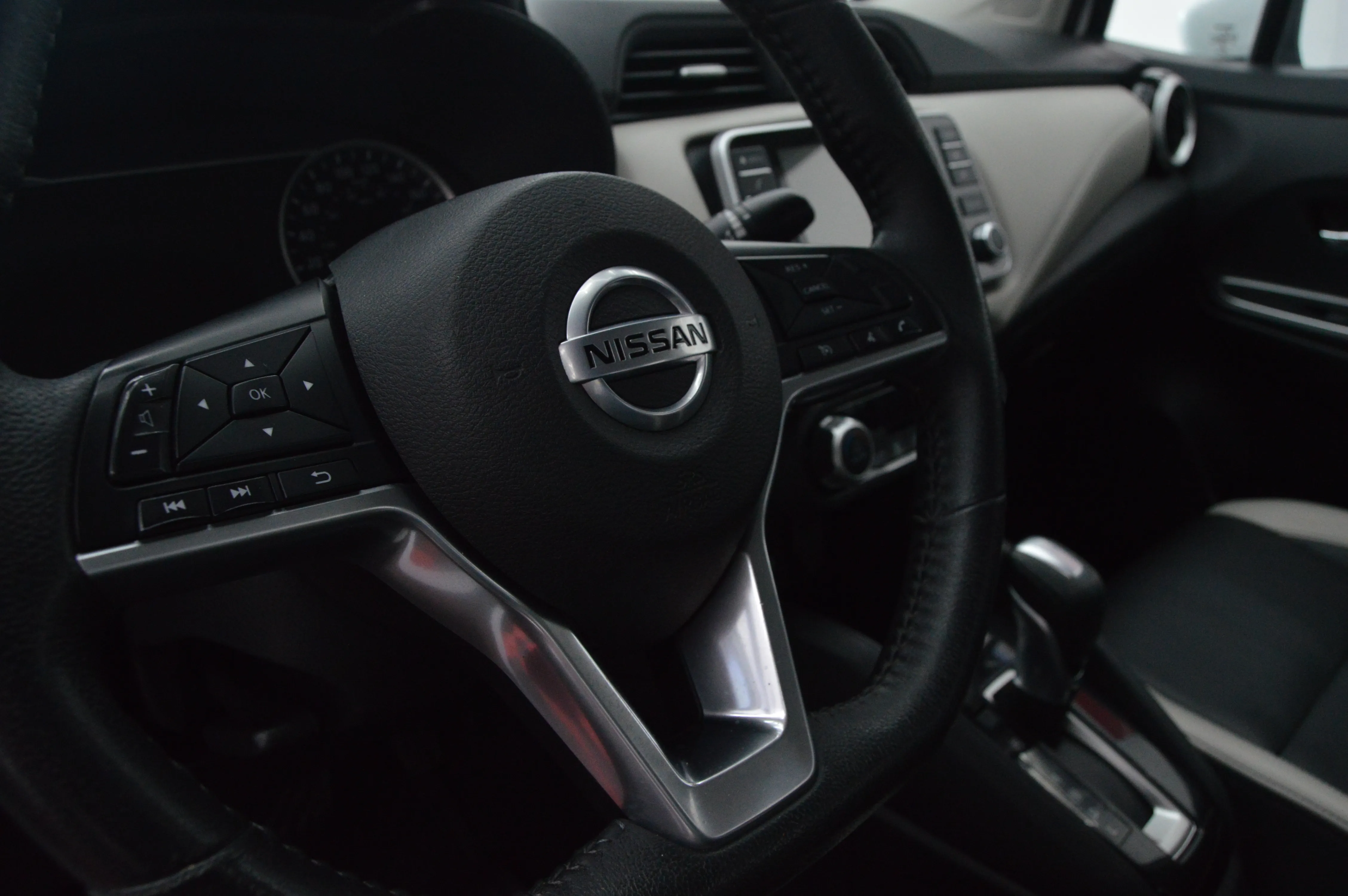 Nissan Versa Platinum CVT 2021