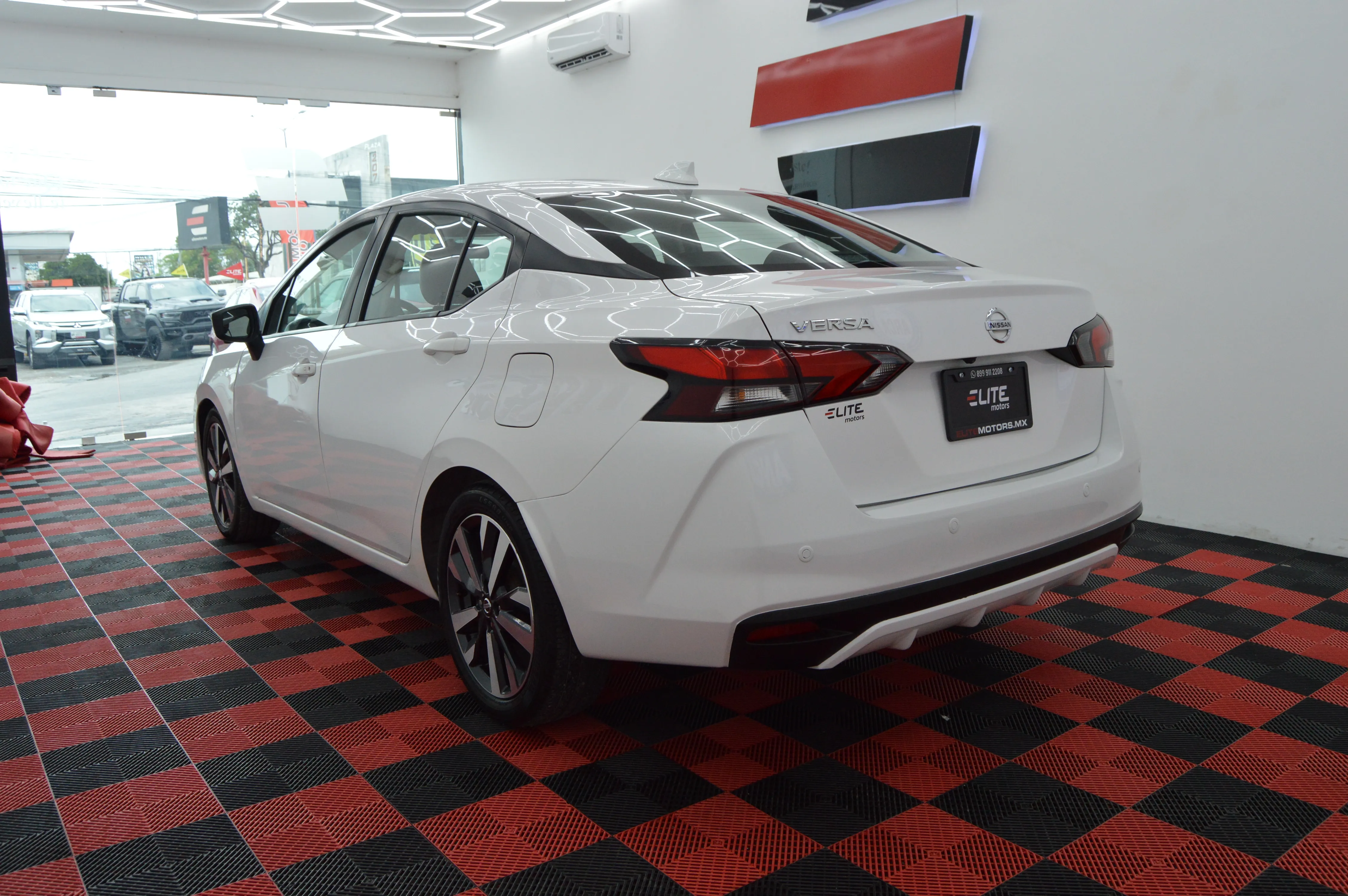 Nissan Versa Platinum CVT 2021