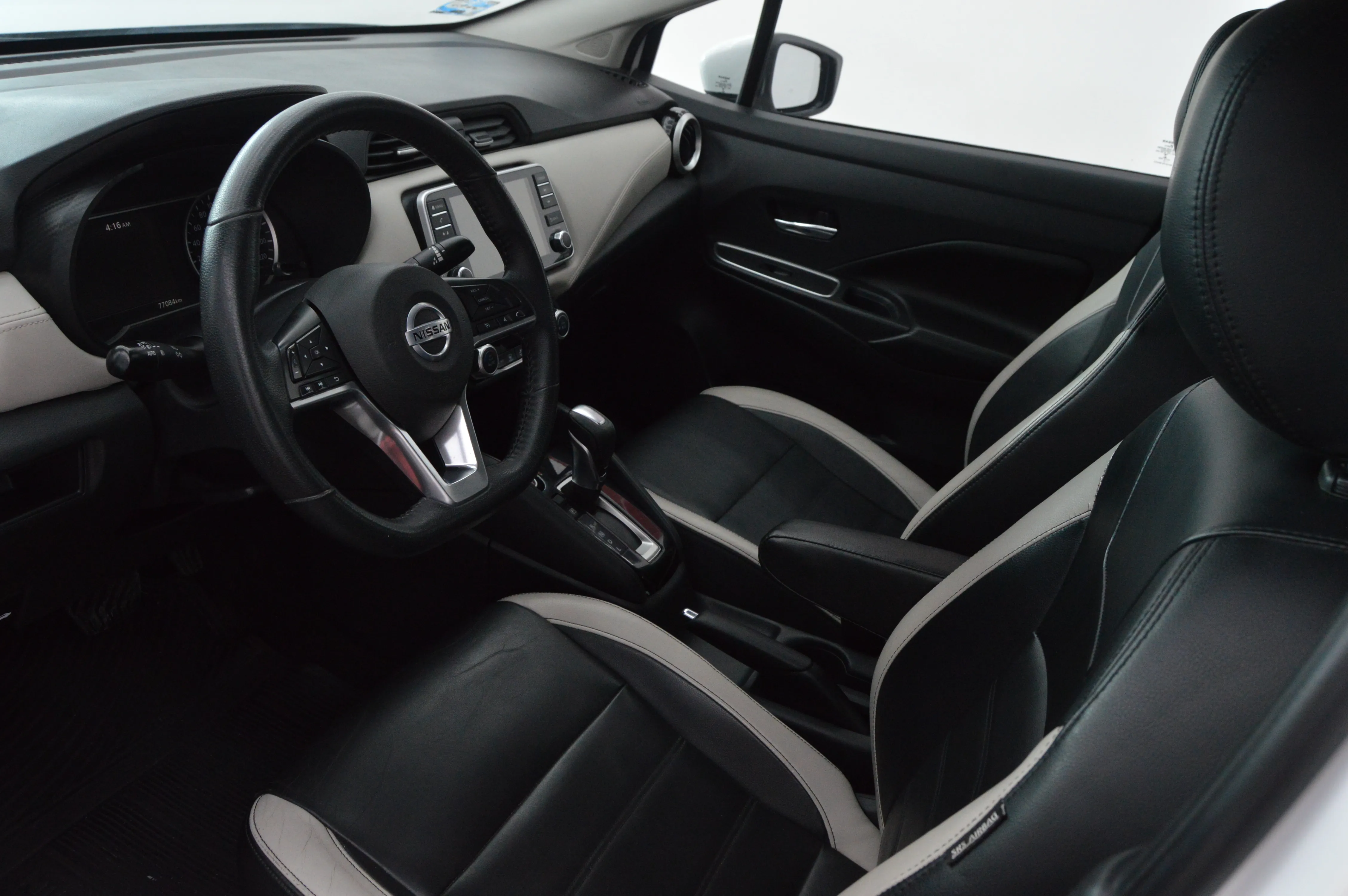 Nissan Versa Platinum CVT 2021