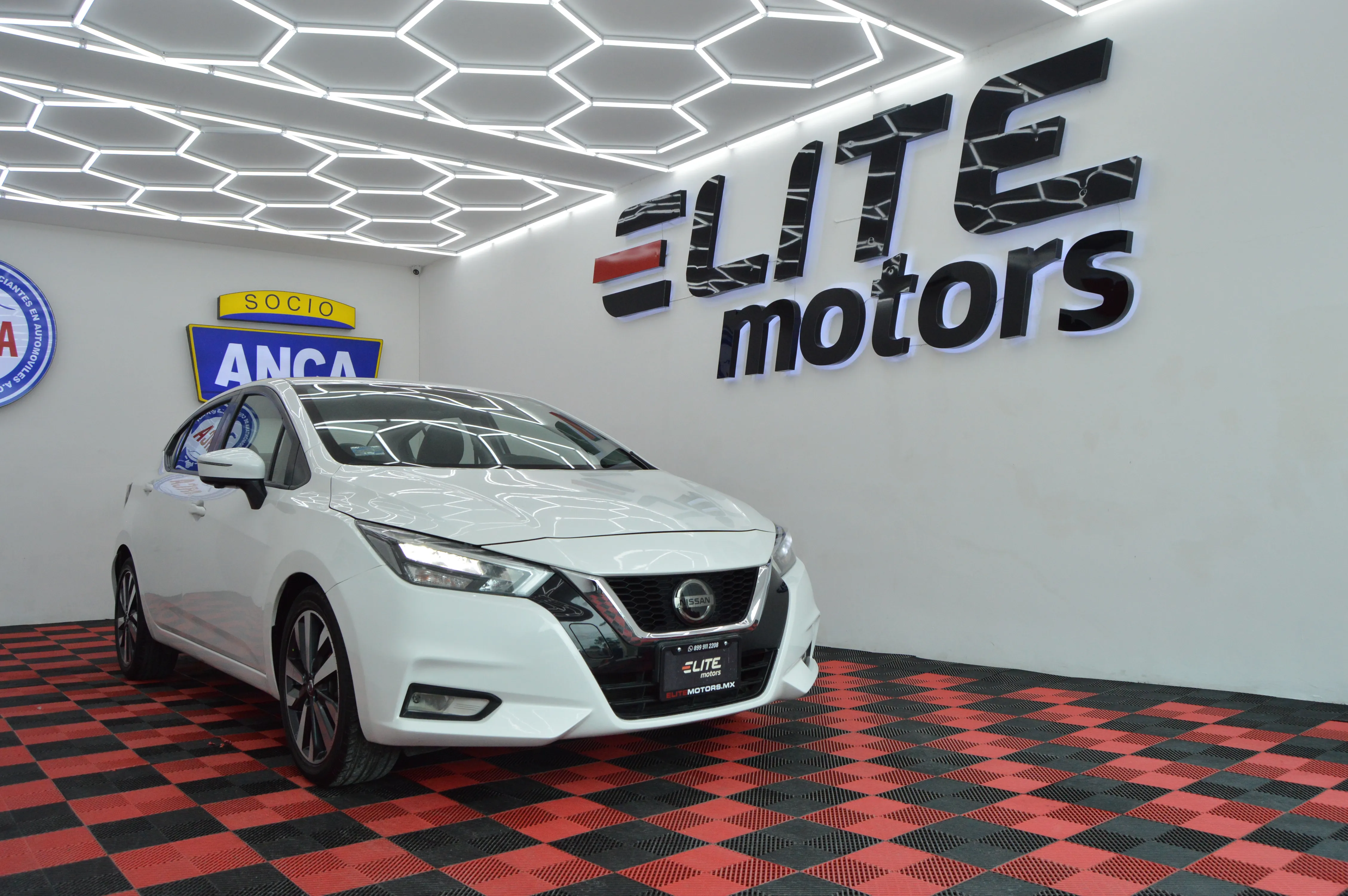 Versa Platinum CVT