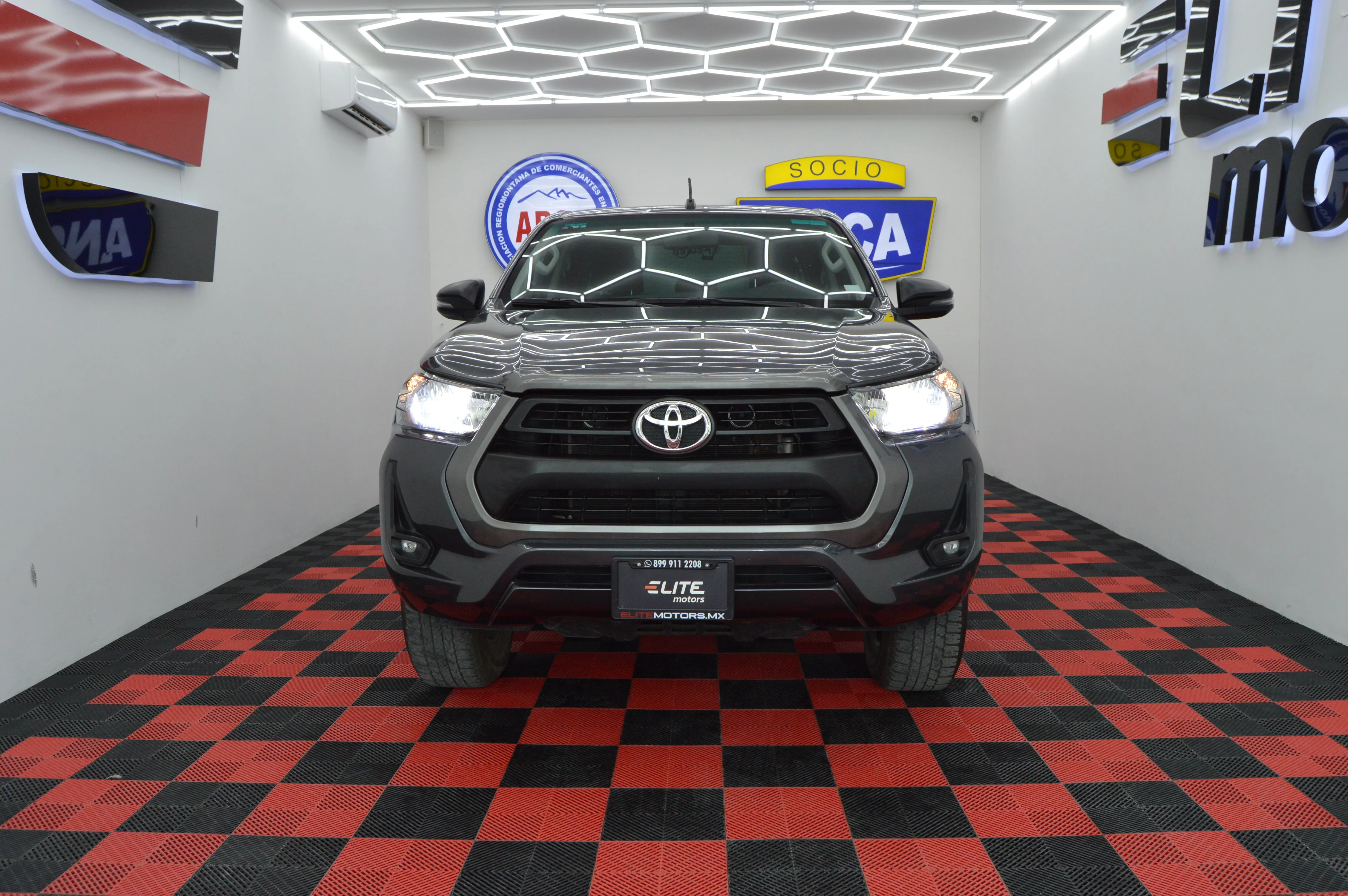 Toyota Hilux SR 2024