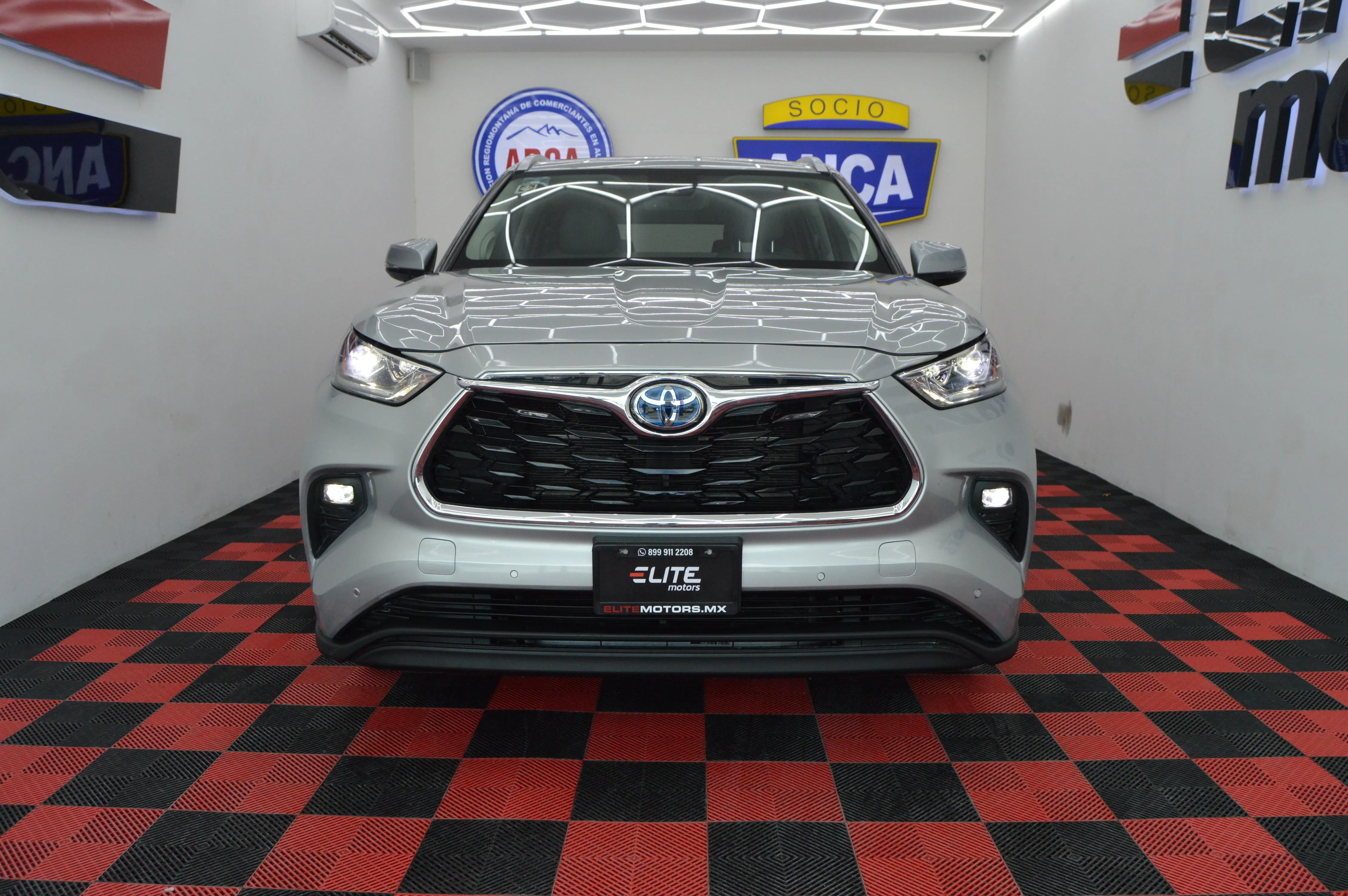 Toyota Limited HV 2023