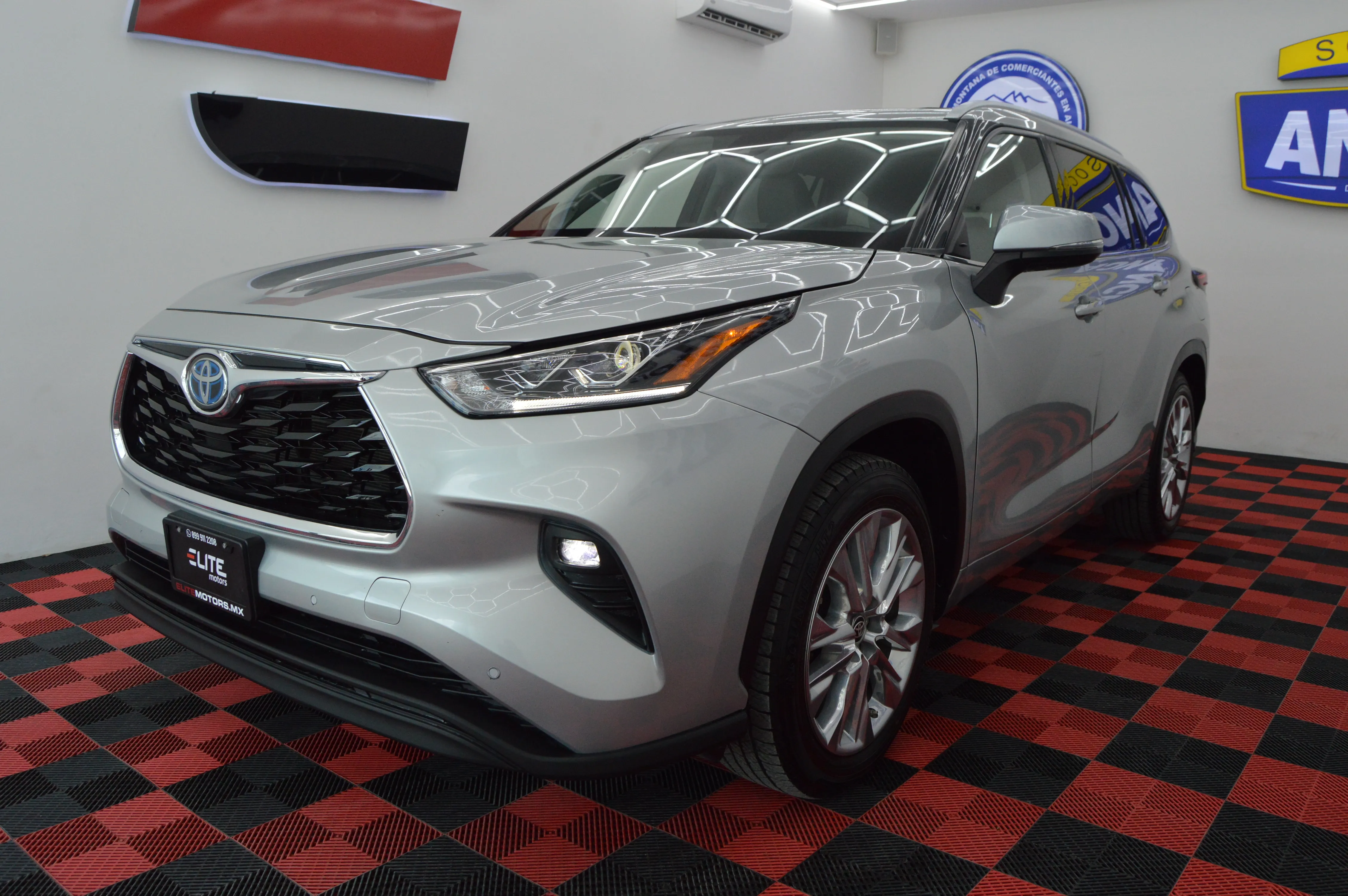Toyota Limited HV 2023