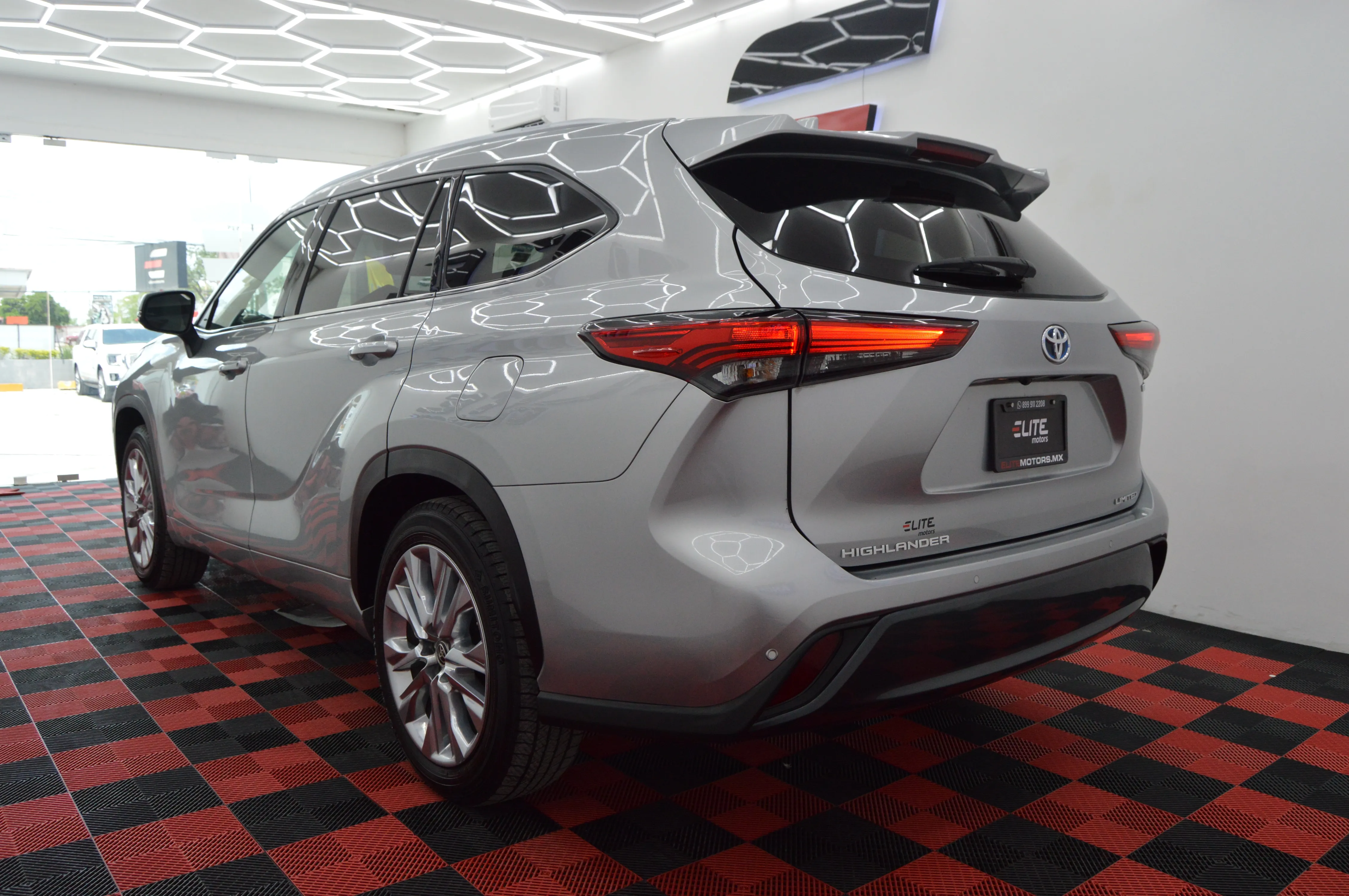 Toyota Limited HV 2023