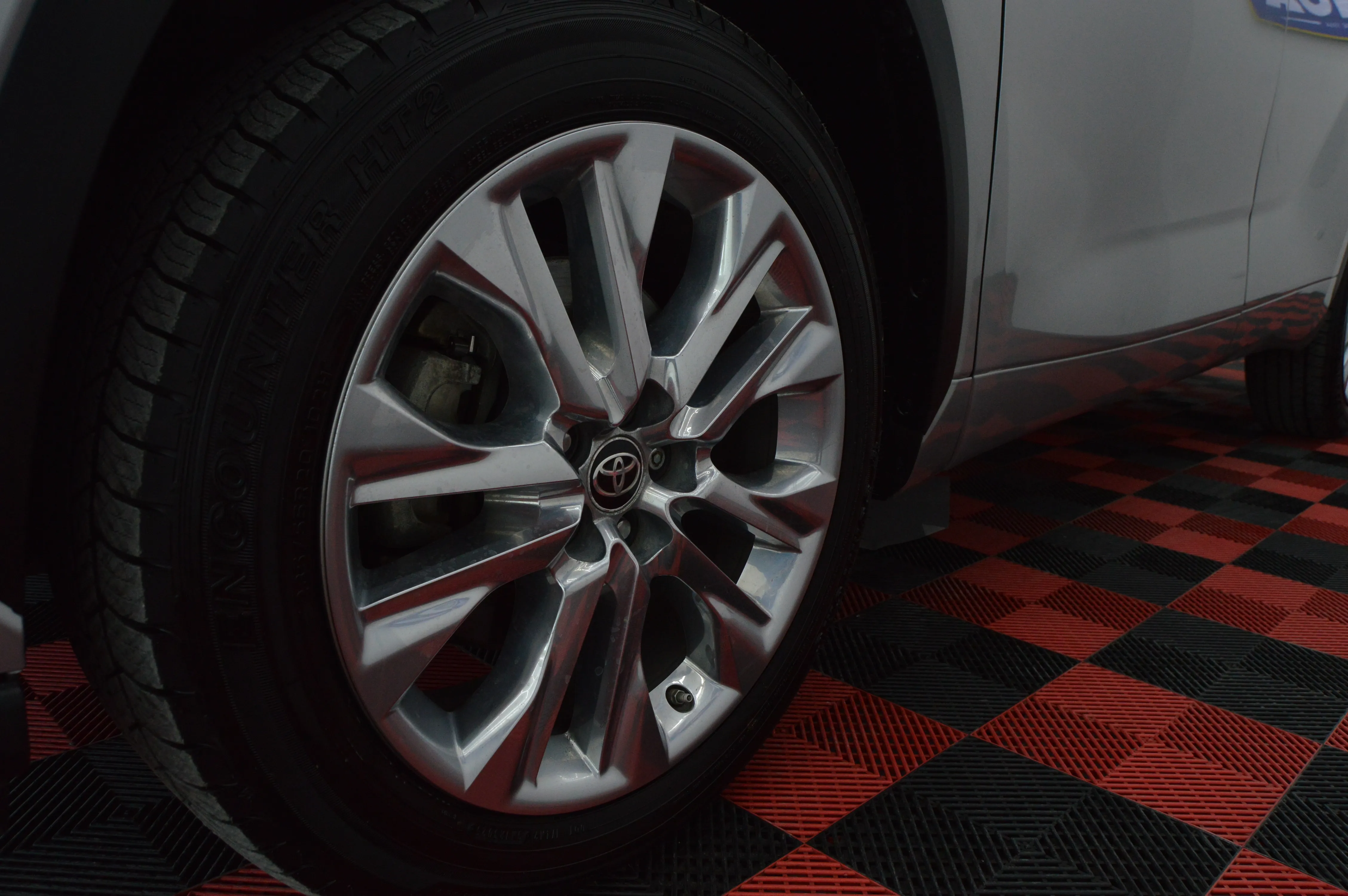 Toyota Limited HV 2023