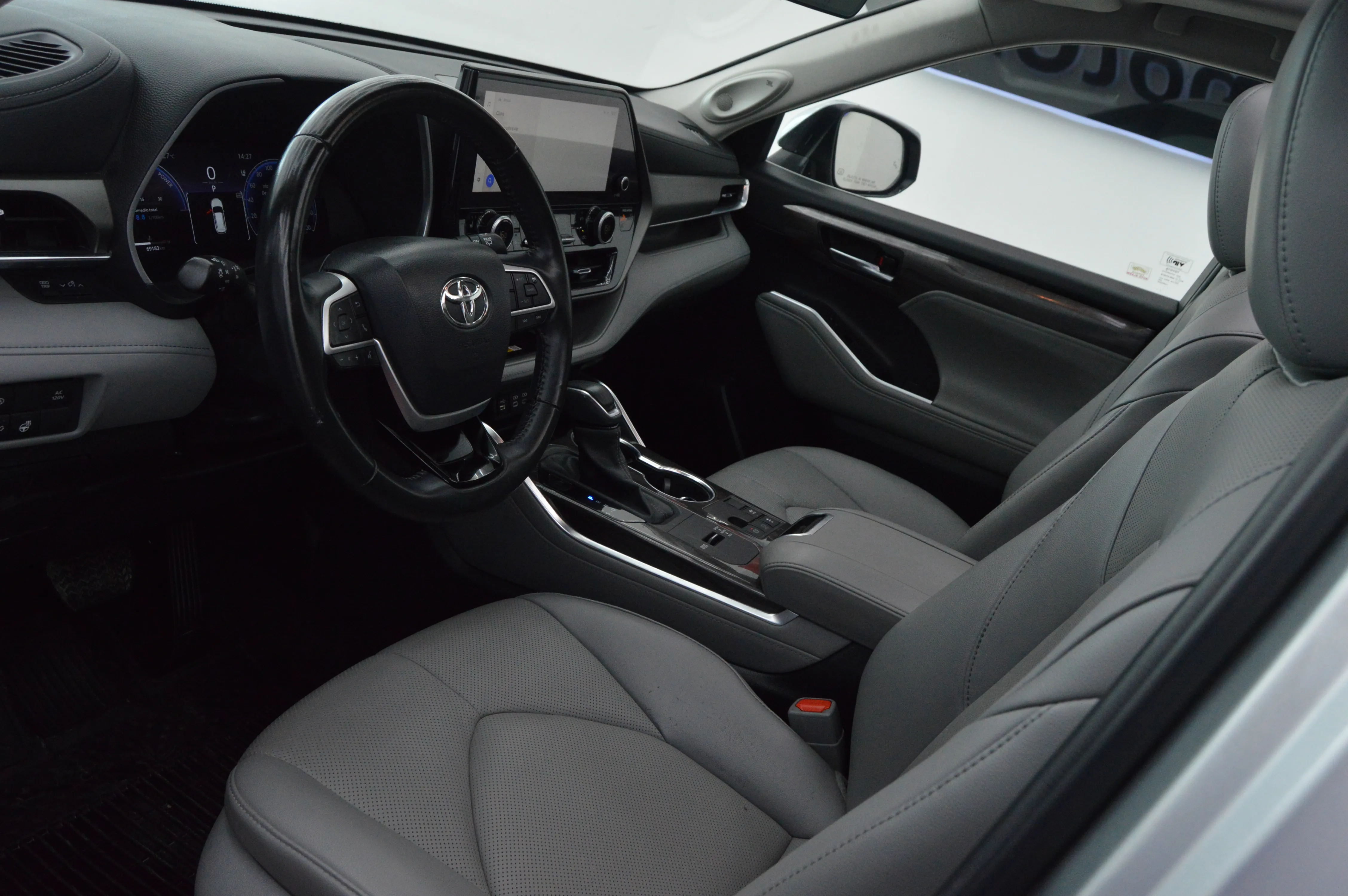 Toyota Limited HV 2023