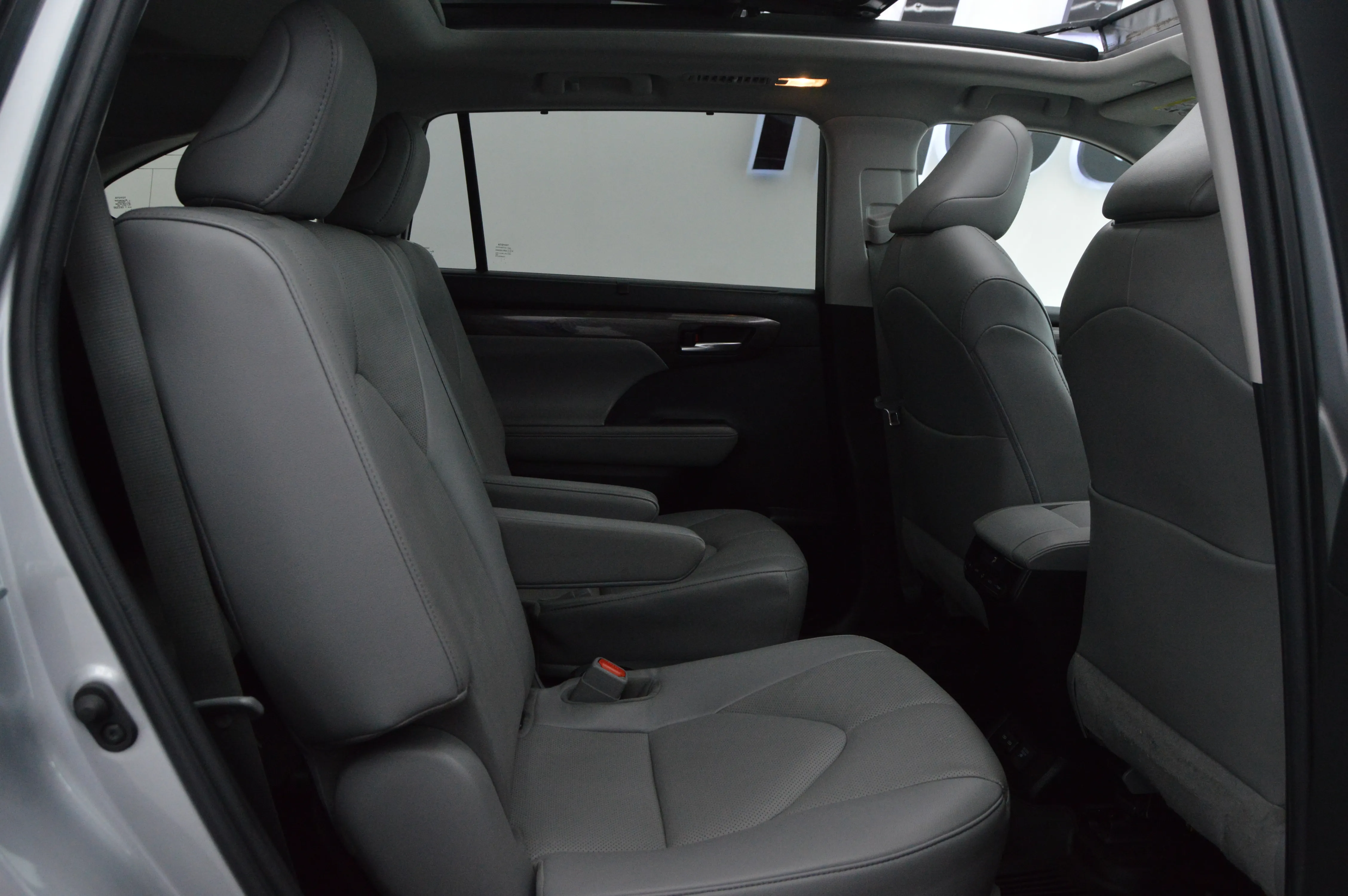 Toyota Limited HV 2023