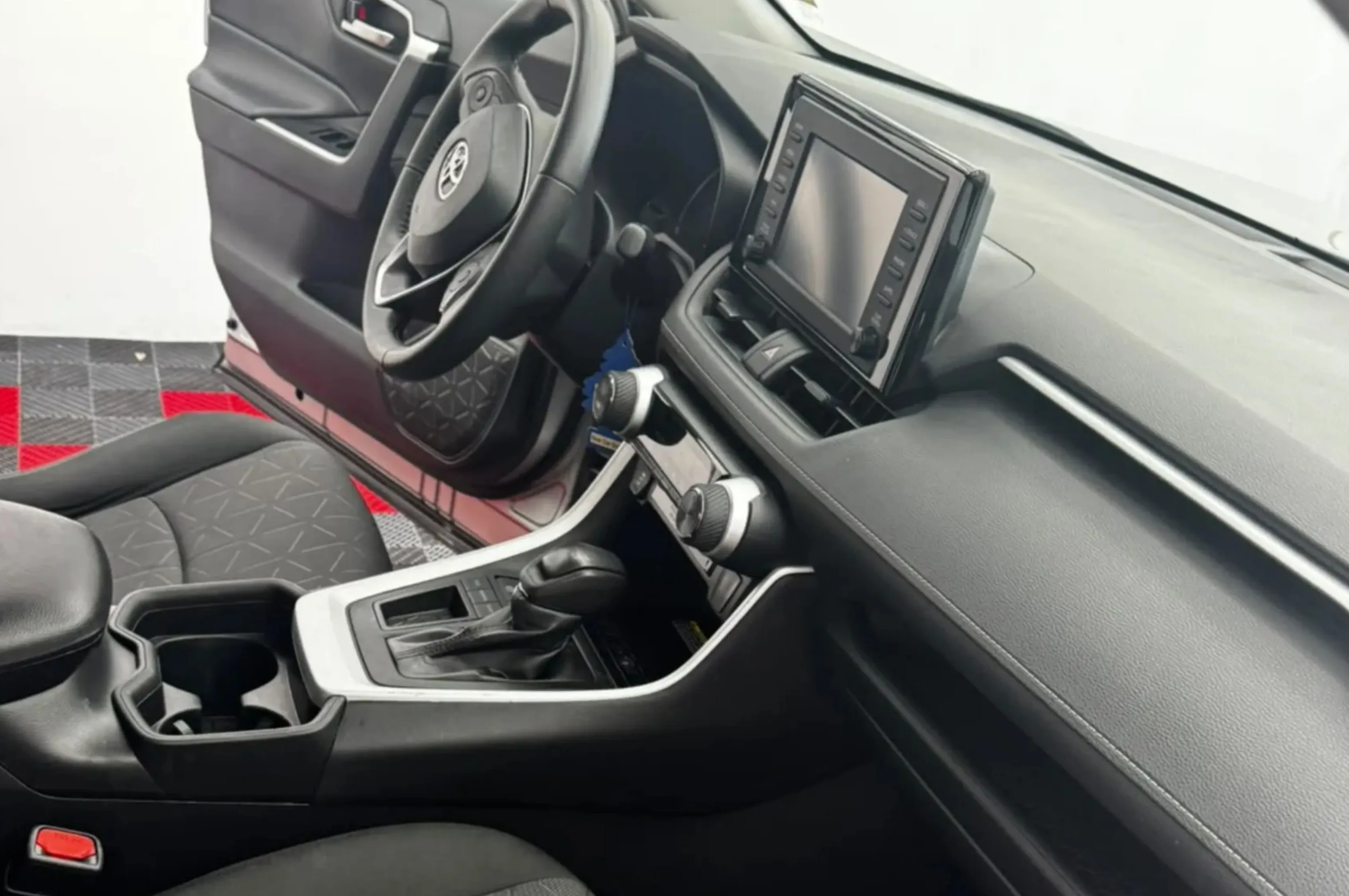 Toyota RAV4 XLE FWD 2021
