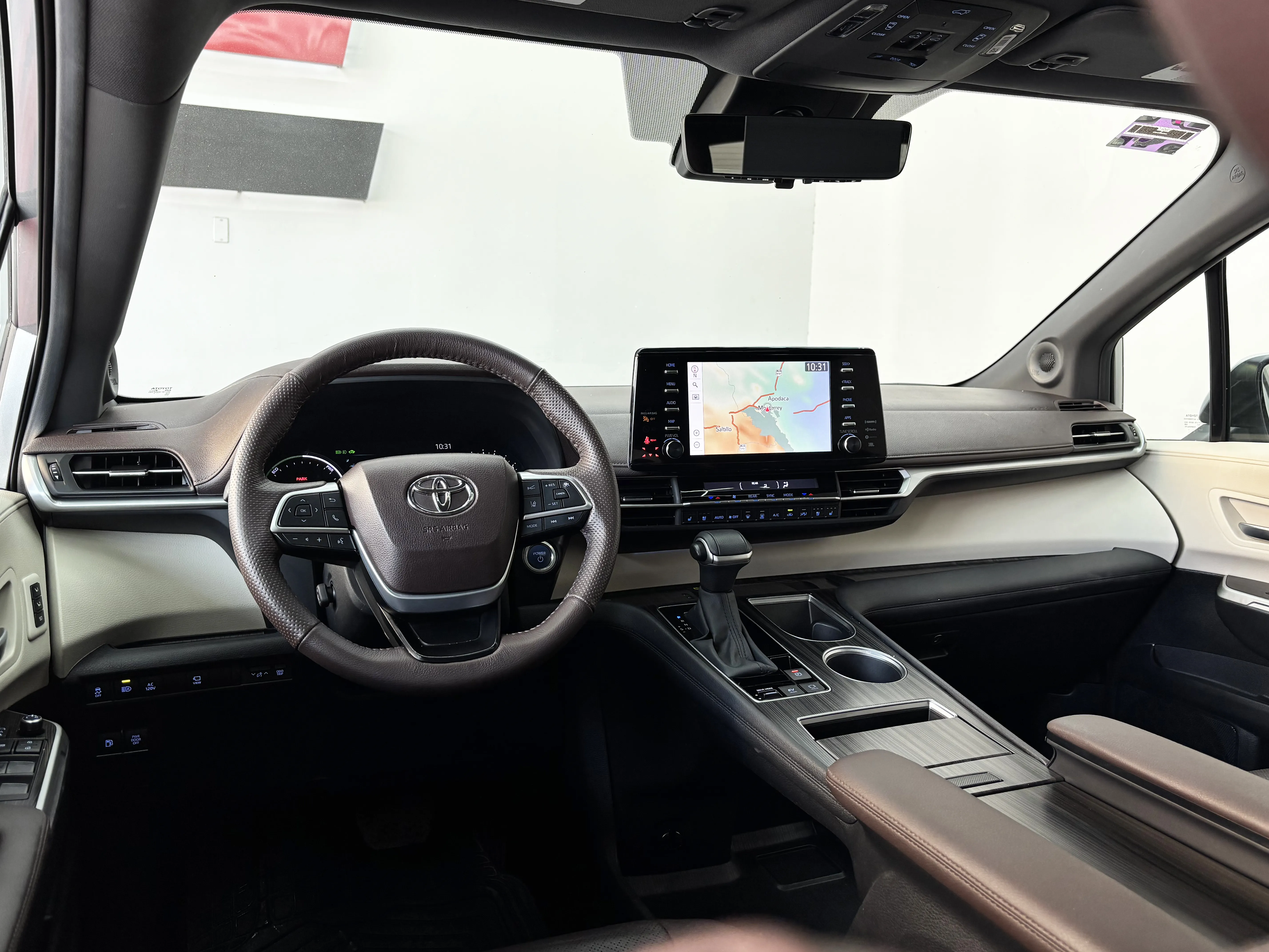 Toyota Sienna Platinum Hybrid 2024