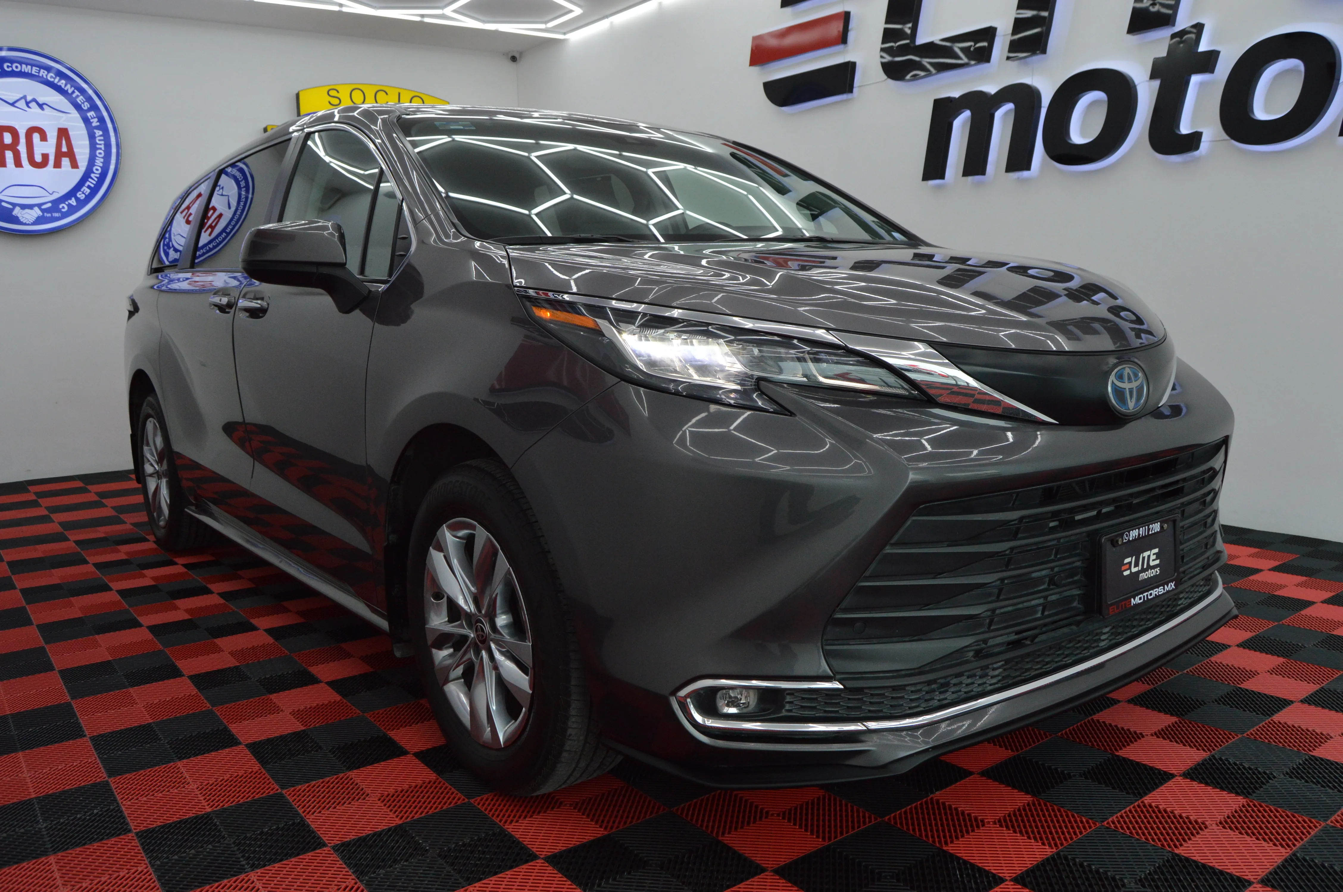 Toyota Sienna XLE Piel 2022