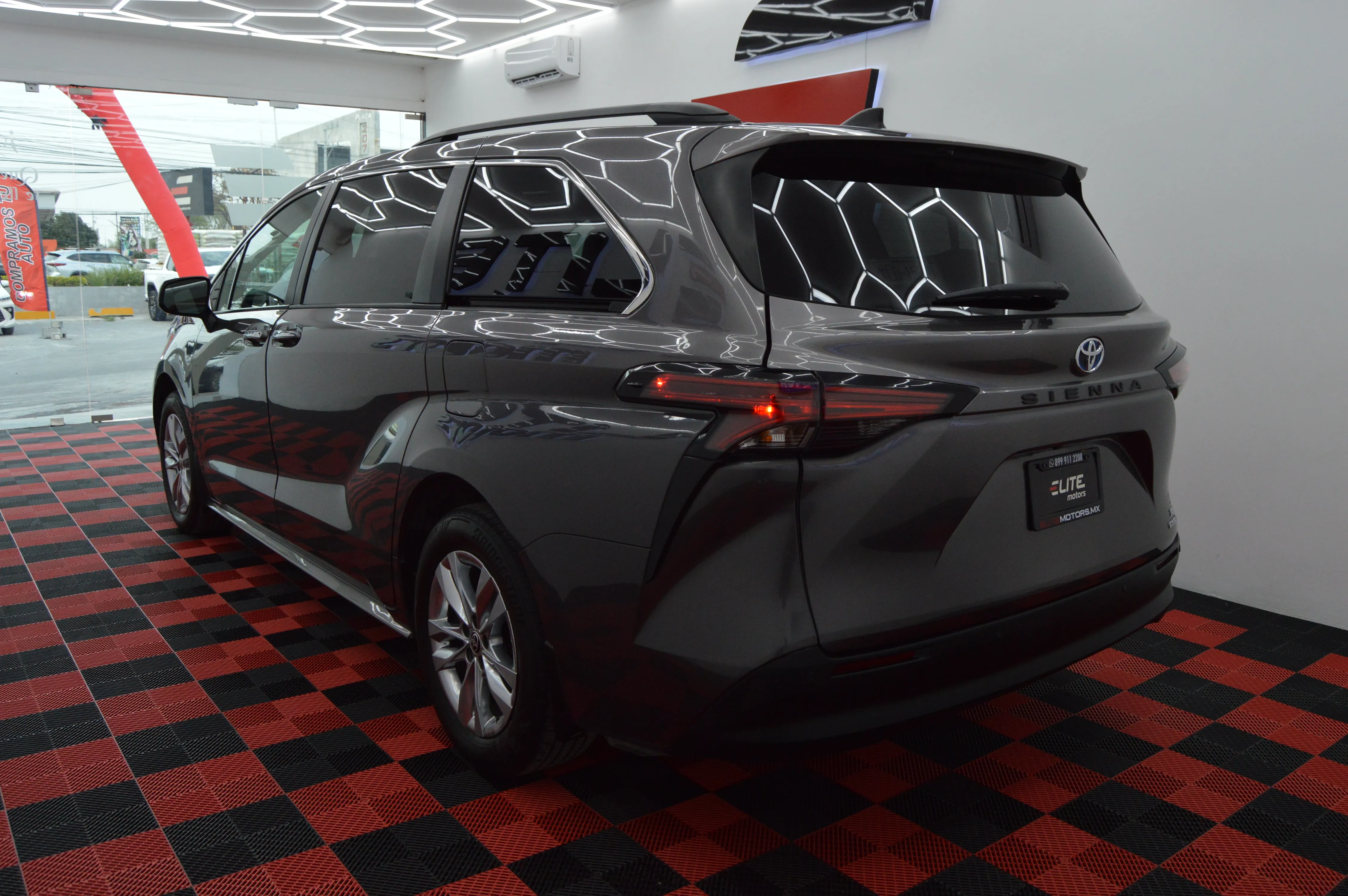 Toyota Sienna XLE Piel 2022